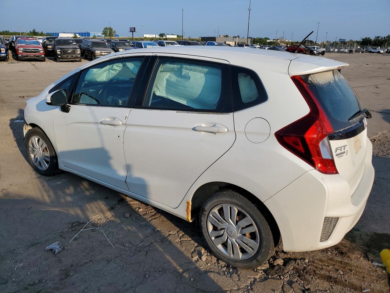 2017 Honda Fit Lx White vin: 3HGGK5H50HM704067