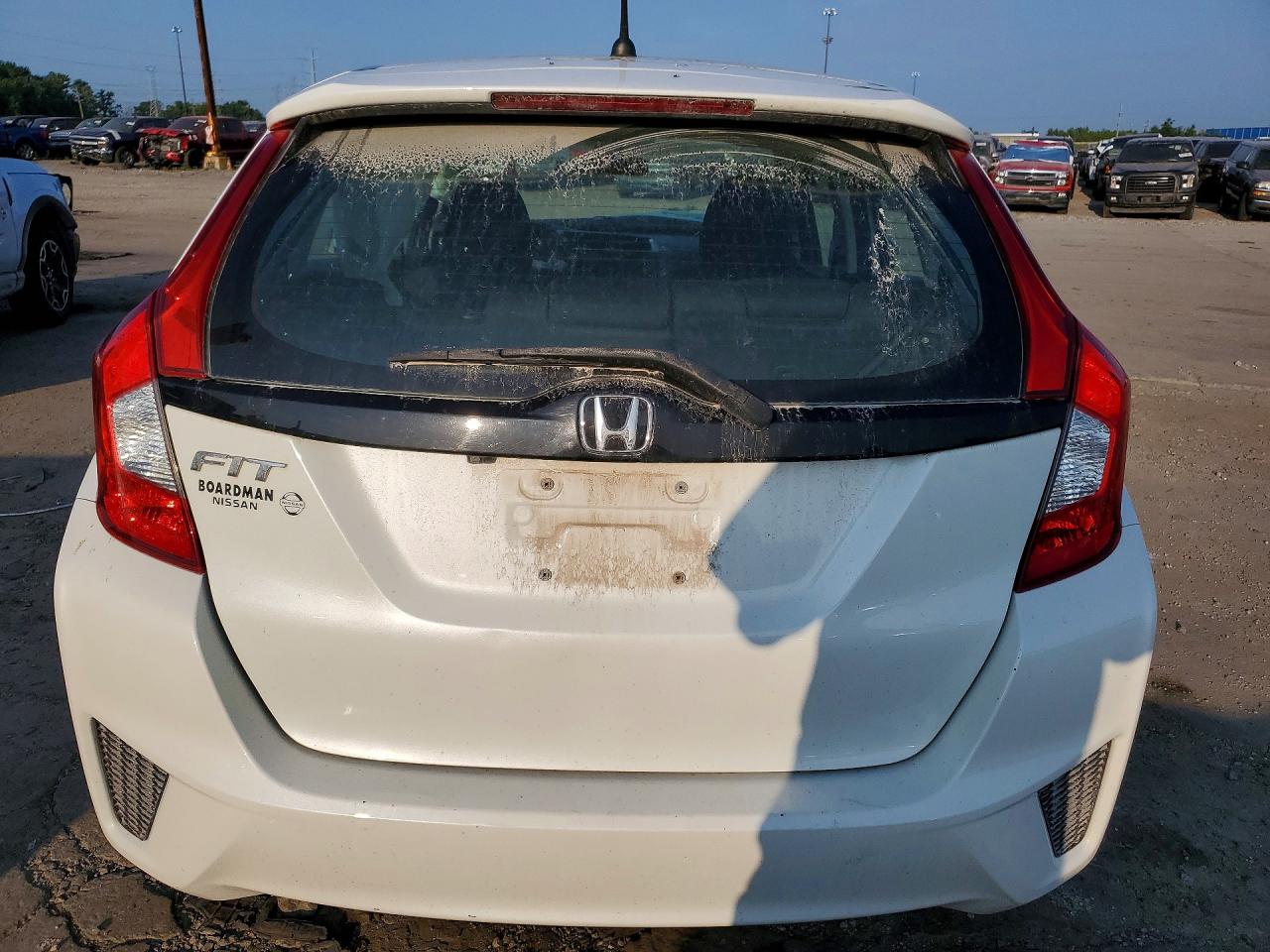 2017 Honda Fit Lx White vin: 3HGGK5H50HM704067