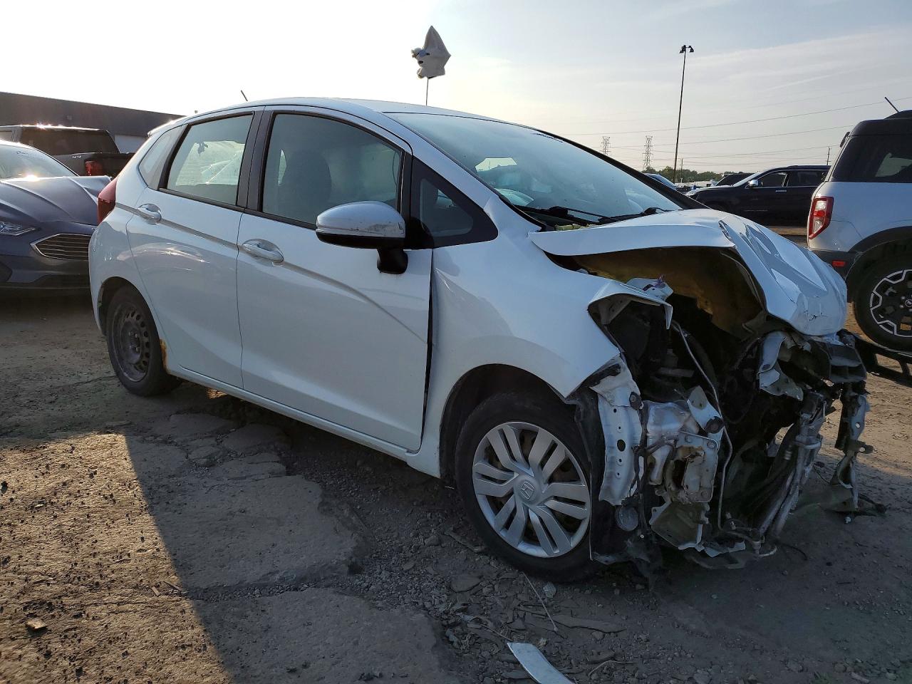 2017 Honda Fit Lx White vin: 3HGGK5H50HM704067