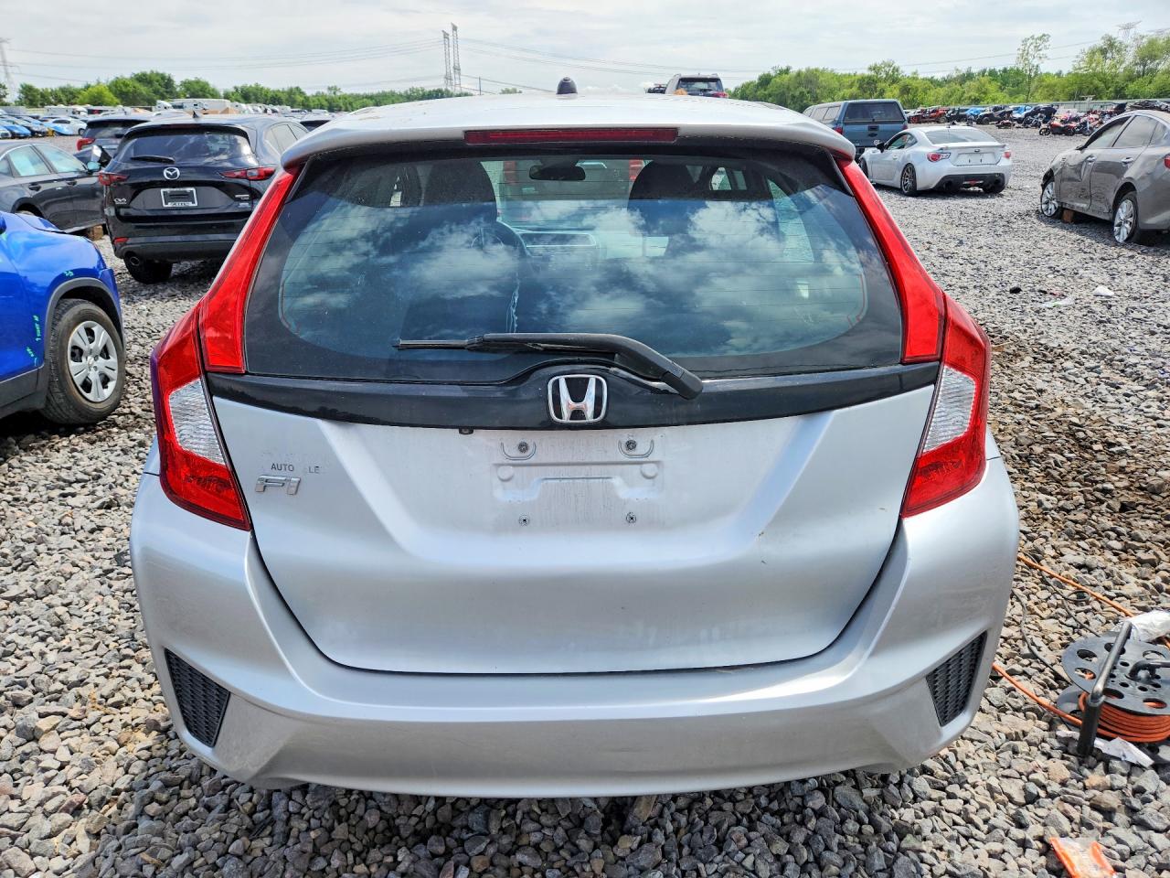 2015 Honda Fit Lx Silver vin: 3HGGK5H51FM717326