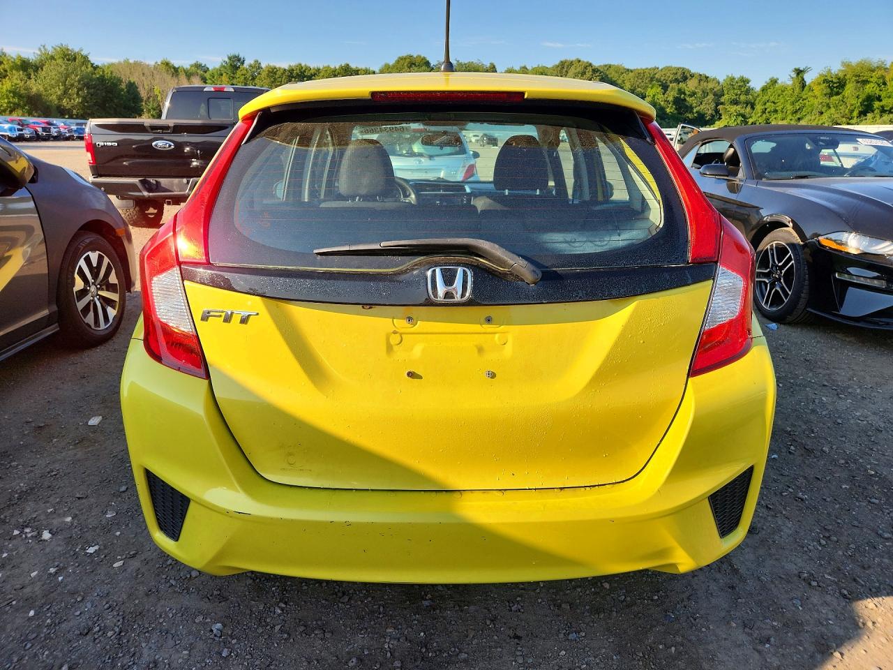2015 Honda Fit Lx Yellow vin: 3HGGK5H51FM717598