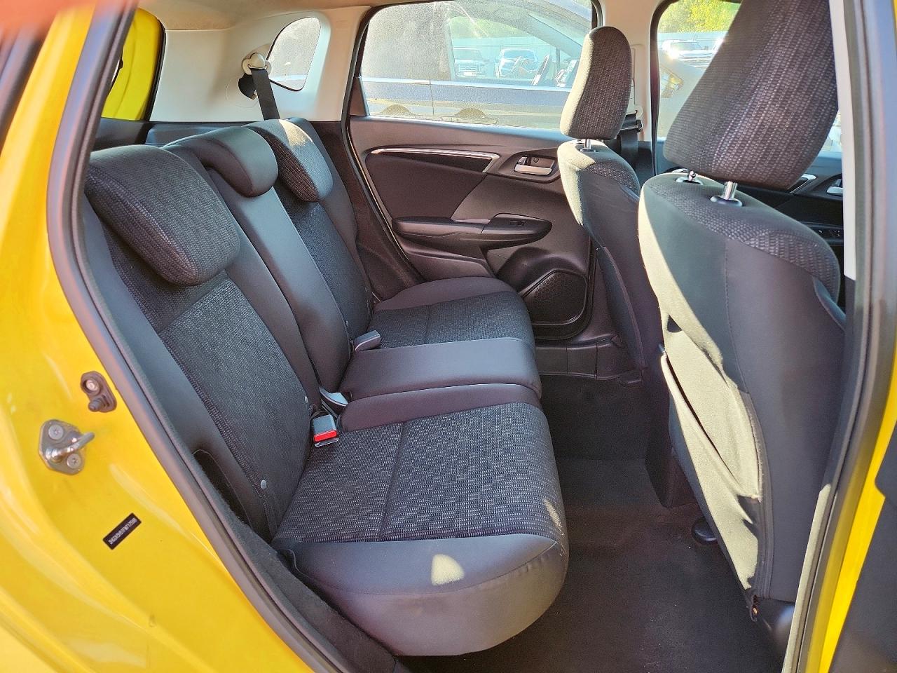 2015 Honda Fit Lx Yellow vin: 3HGGK5H51FM717598