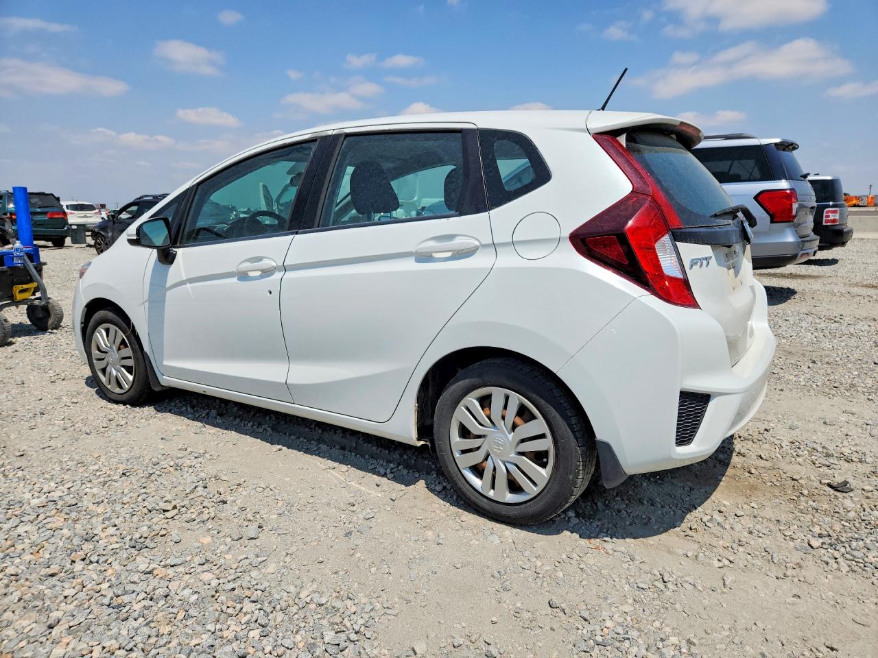 2015 Honda Fit Lx White vin: 3HGGK5H51FM722302