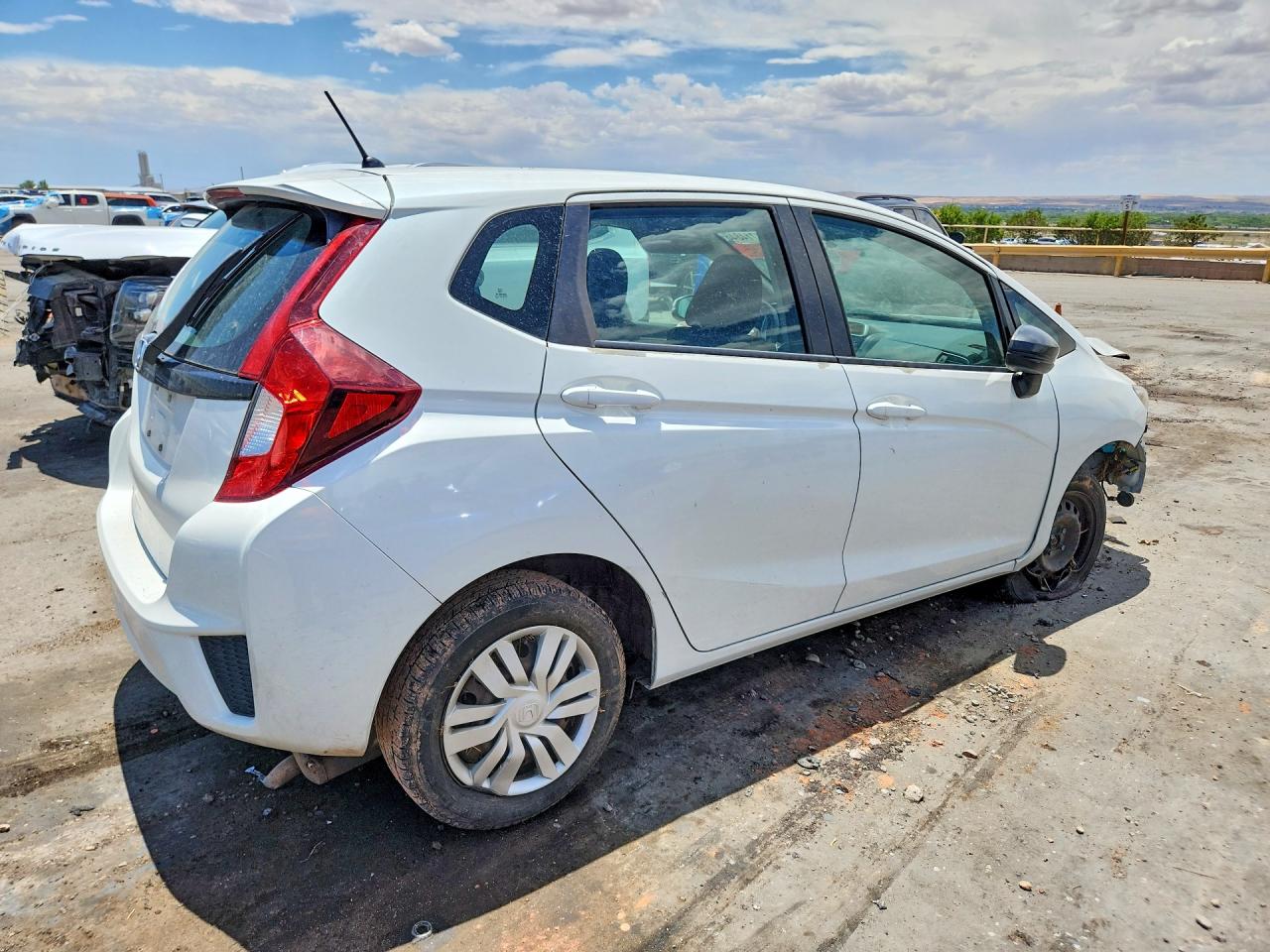 2015 Honda Fit Lx White vin: 3HGGK5H51FM734868