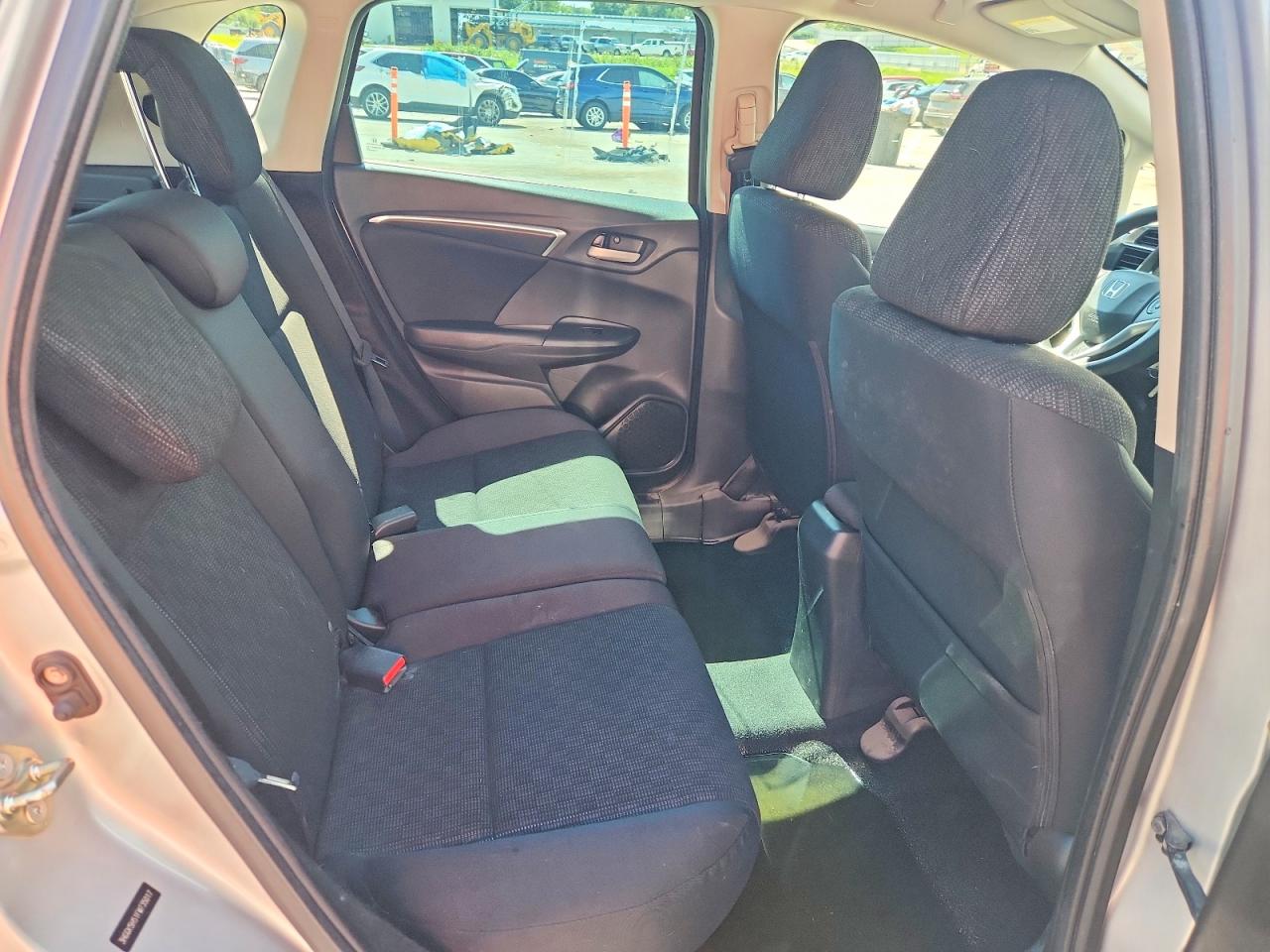 2015 Honda Fit Lx Silver vin: 3HGGK5H51FM735017