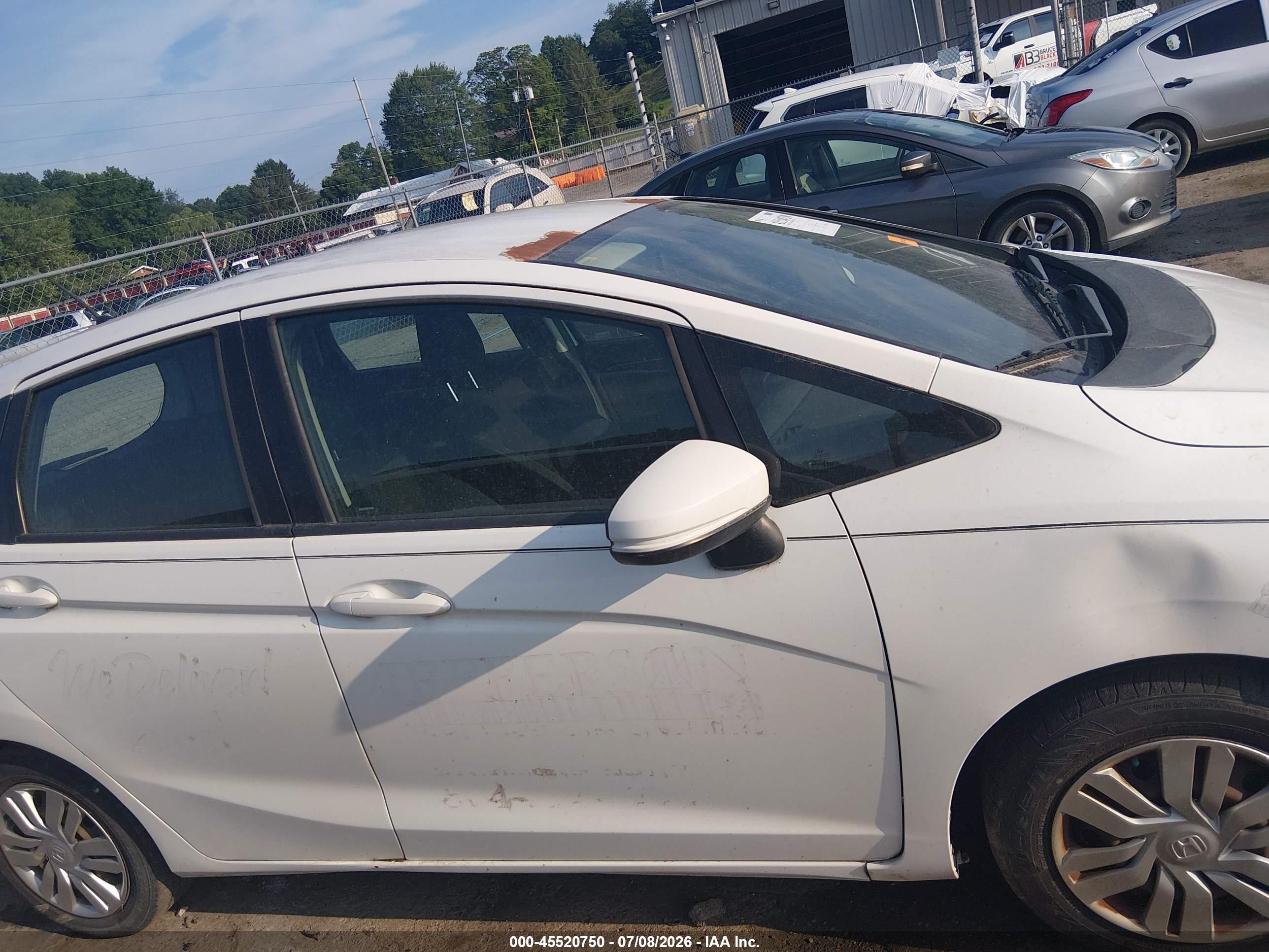 2015 Honda Fit Lx White vin: 3HGGK5H51FM735387