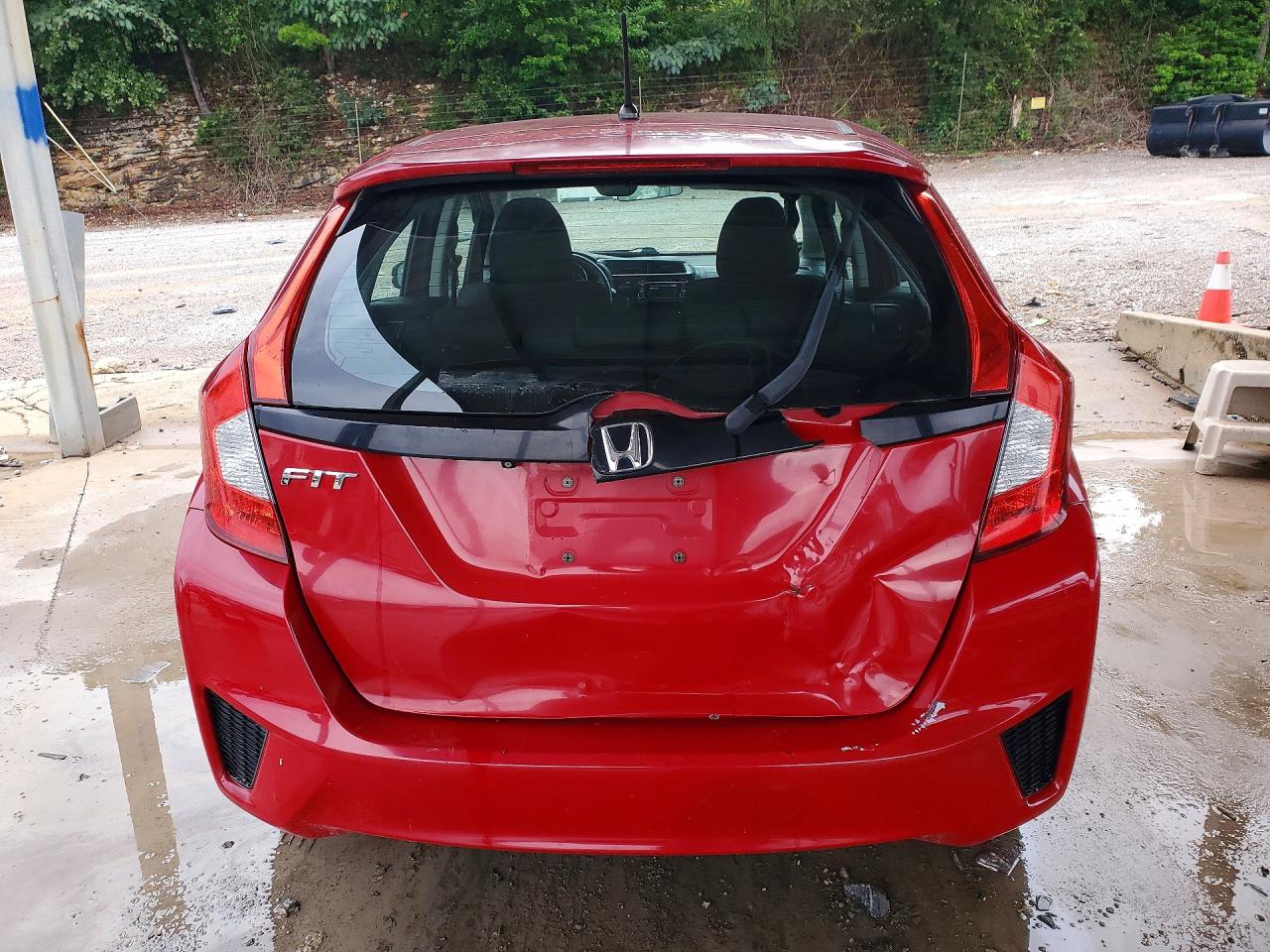 2015 Honda Fit Lx Red vin: 3HGGK5H51FM769541
