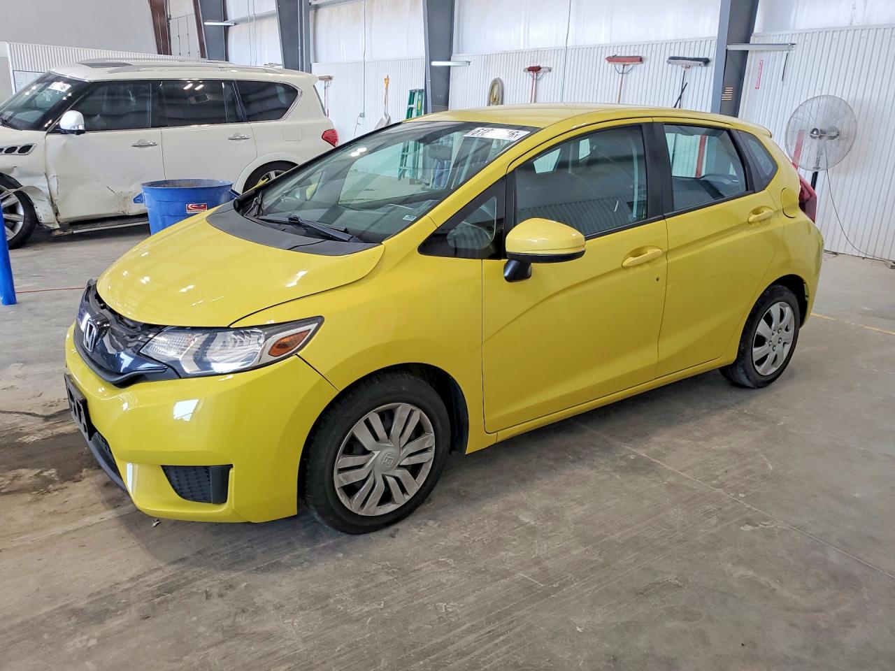 2015 Honda Fit Lx Yellow vin: 3HGGK5H51FM775386