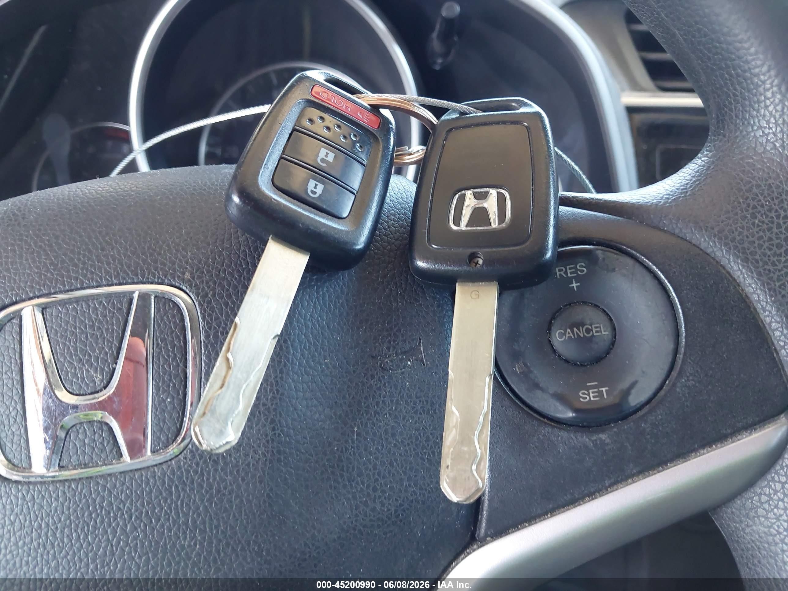2015 Honda Fit Lx Серебряный vin: 3HGGK5H51FM783682