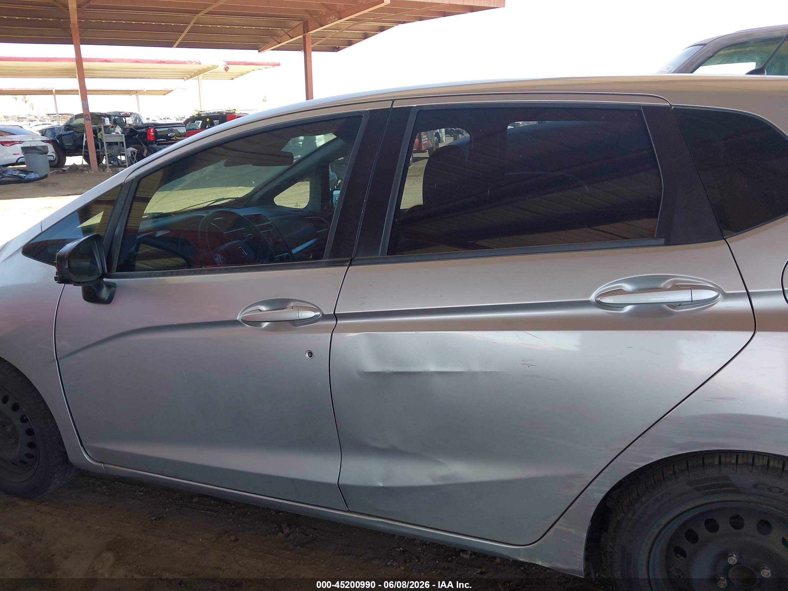 2015 Honda Fit Lx Серебряный vin: 3HGGK5H51FM783682