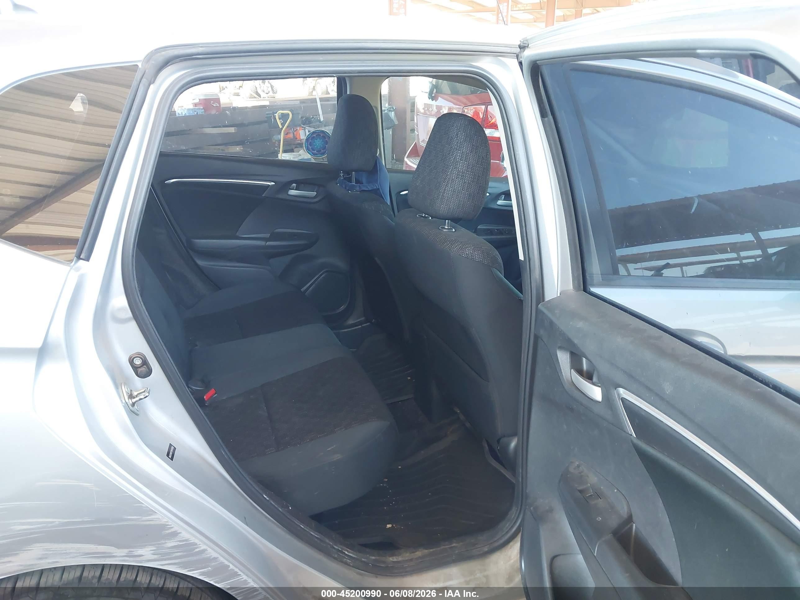 2015 Honda Fit Lx Серебряный vin: 3HGGK5H51FM783682