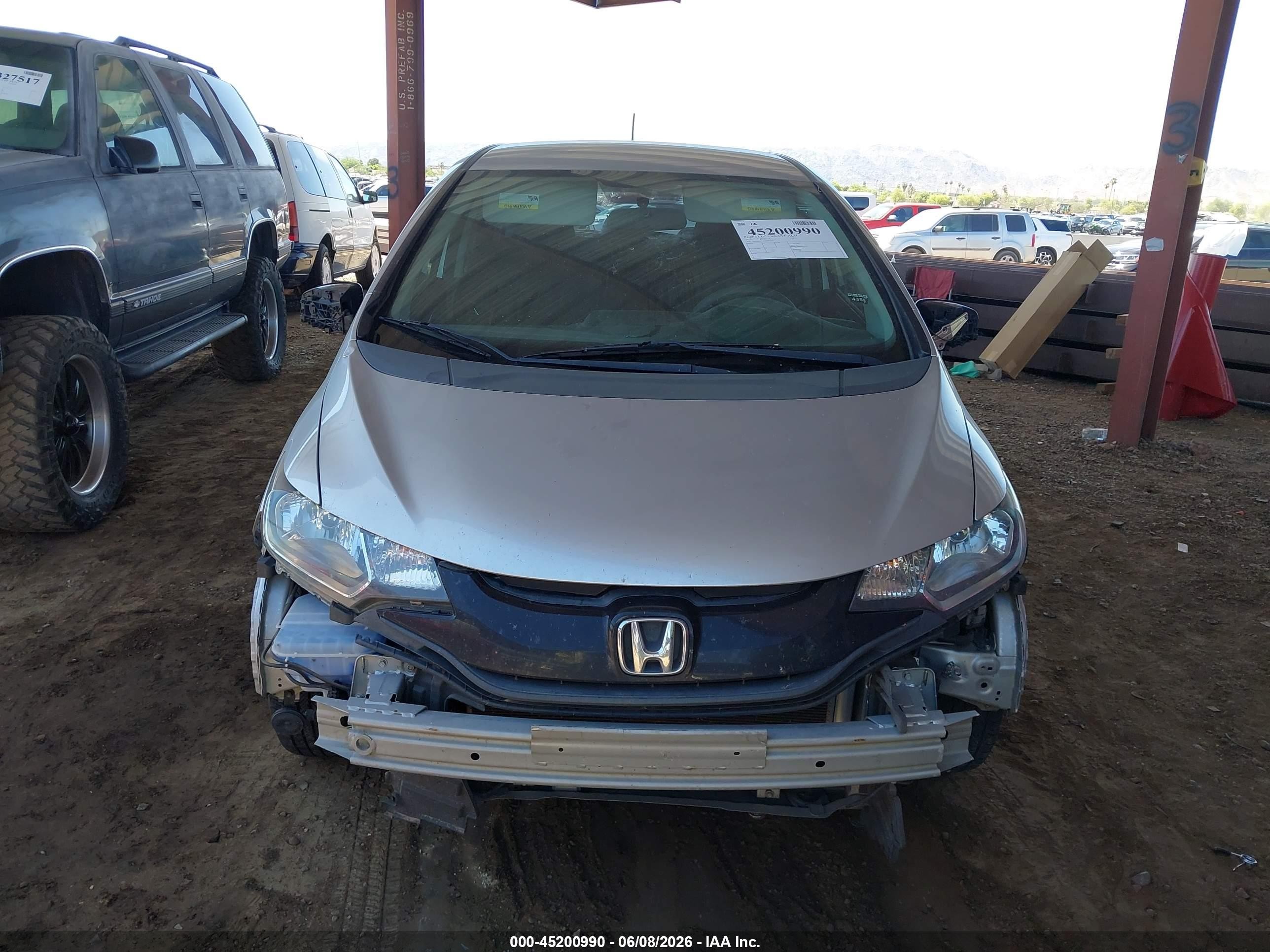 2015 Honda Fit Lx Серебряный vin: 3HGGK5H51FM783682