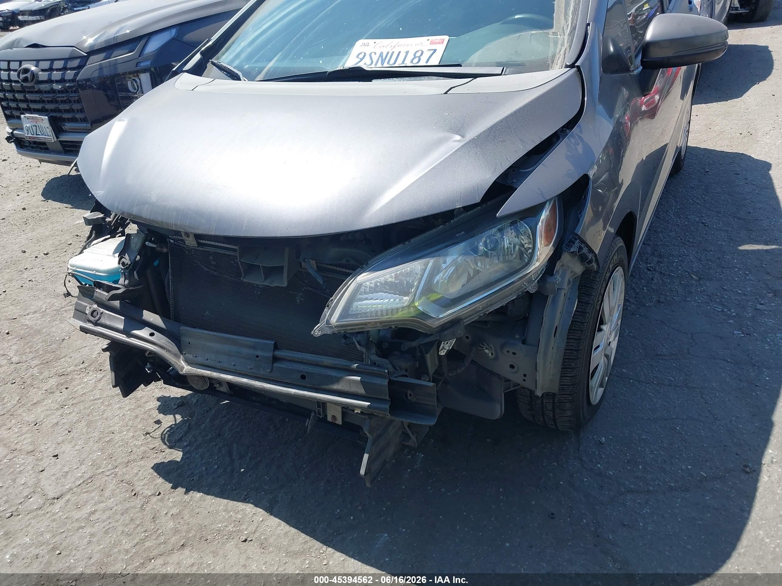 2015 Honda Fit Lx Gray vin: 3HGGK5H52FM705878