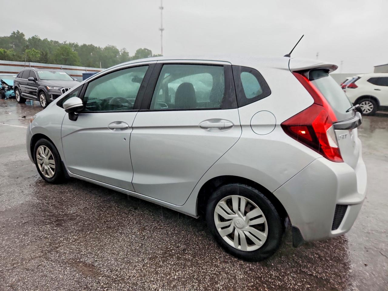 2015 Honda Fit Lx Silver vin: 3HGGK5H52FM714659