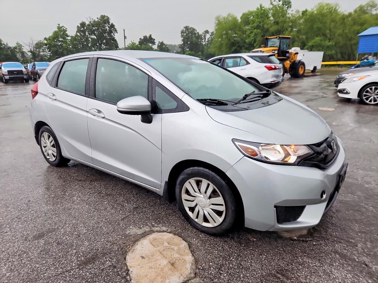2015 Honda Fit Lx Silver vin: 3HGGK5H52FM714659