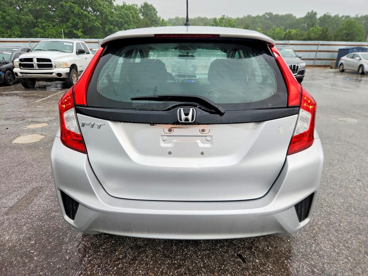 2015 Honda Fit Lx Silver vin: 3HGGK5H52FM714659