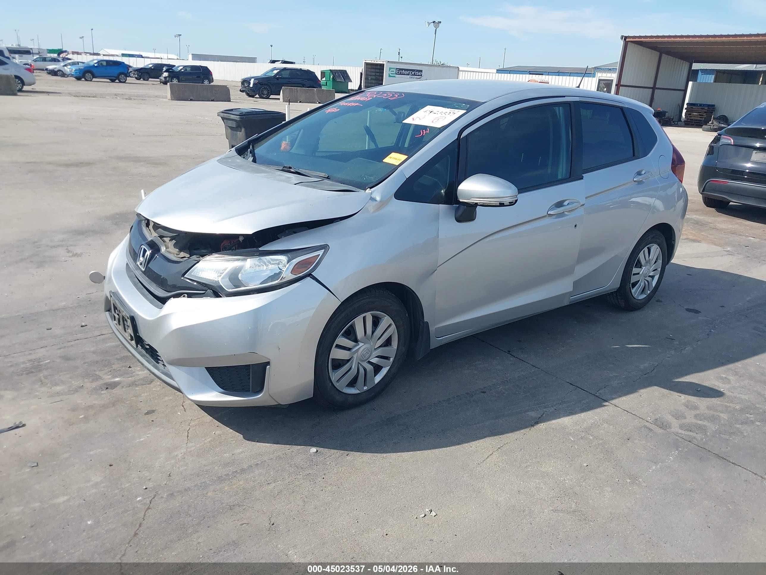 2015 Honda Fit Lx Серебряный vin: 3HGGK5H52FM765854