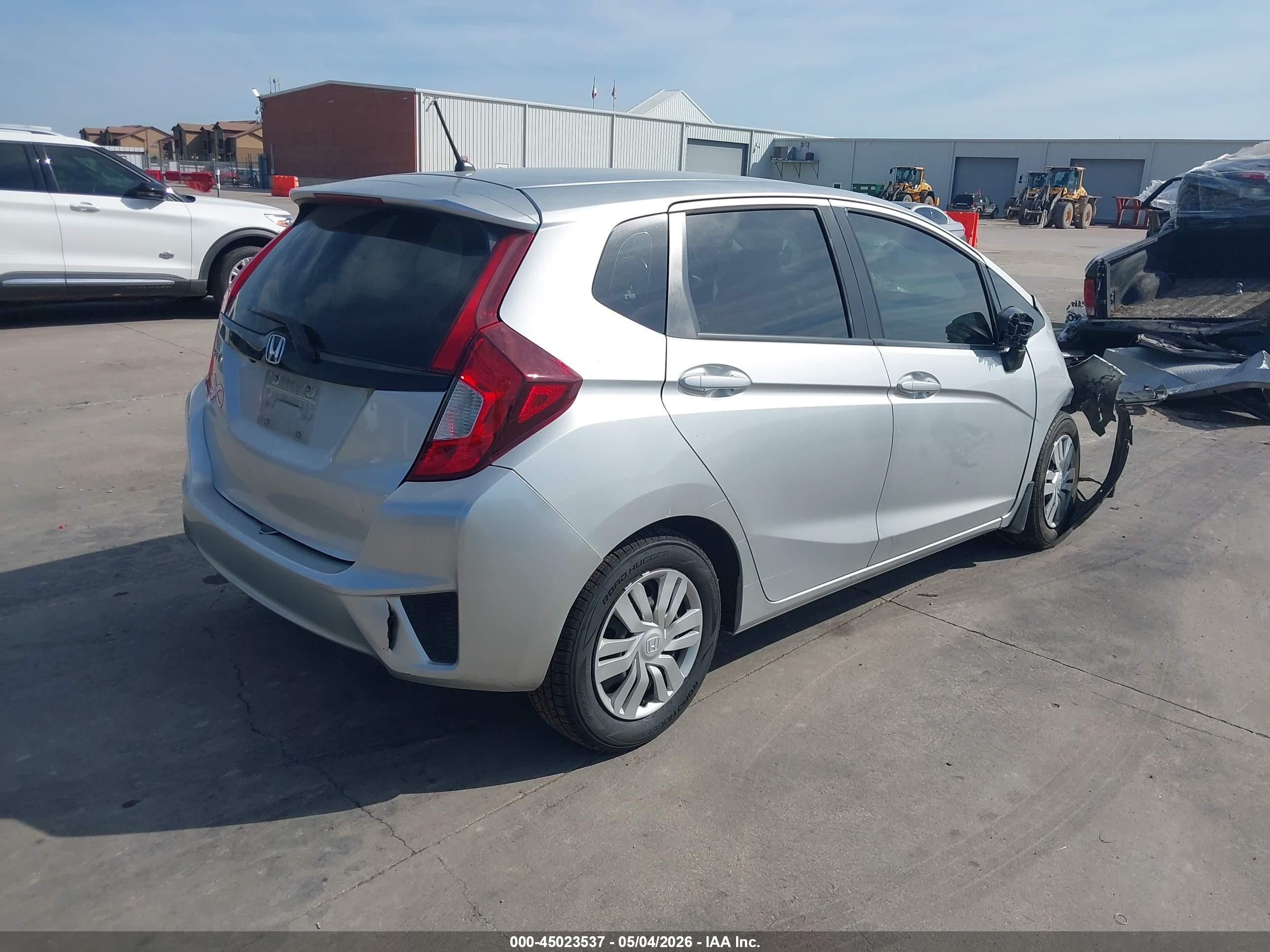 2015 Honda Fit Lx Серебряный vin: 3HGGK5H52FM765854