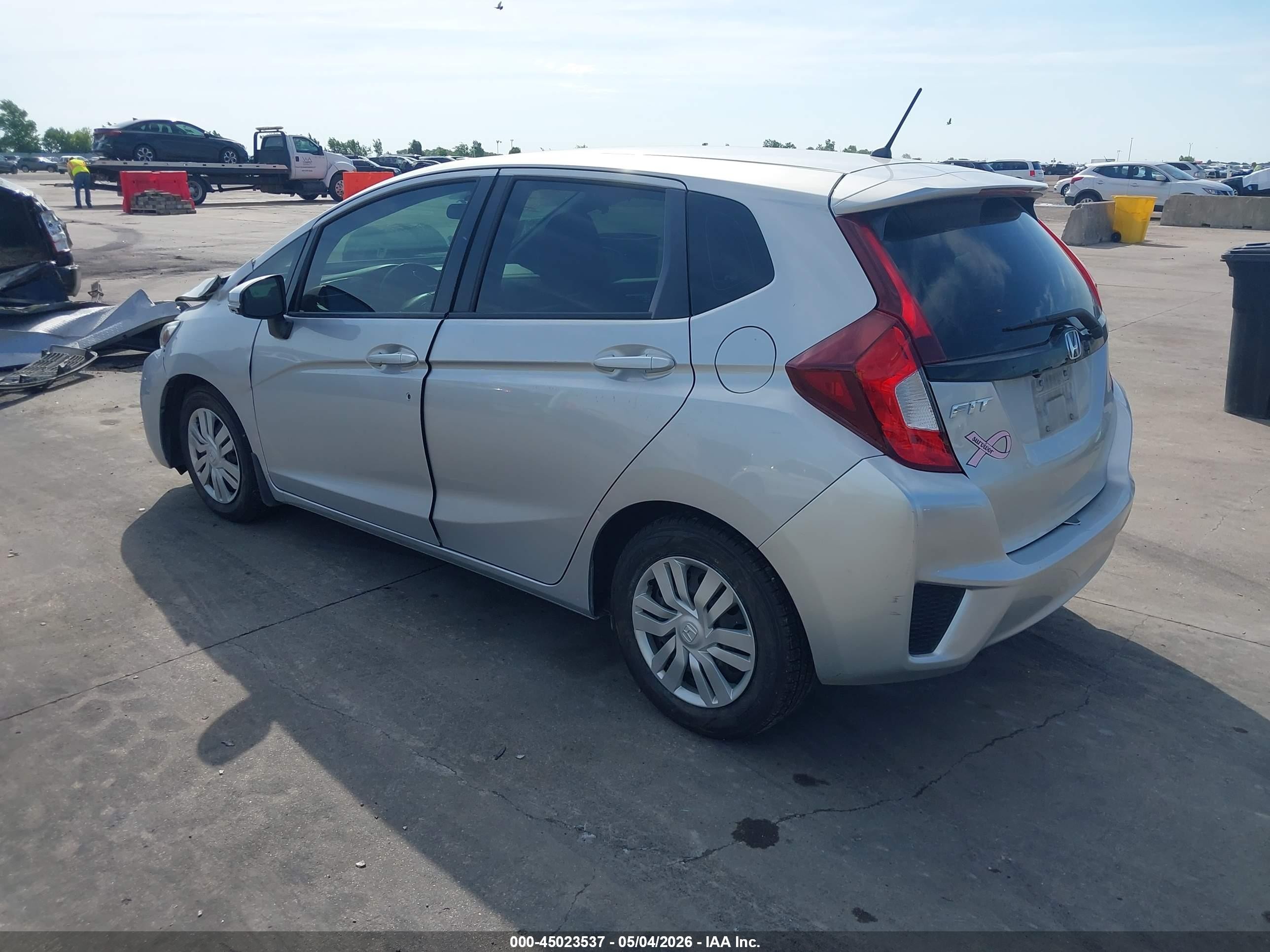 2015 Honda Fit Lx Серебряный vin: 3HGGK5H52FM765854