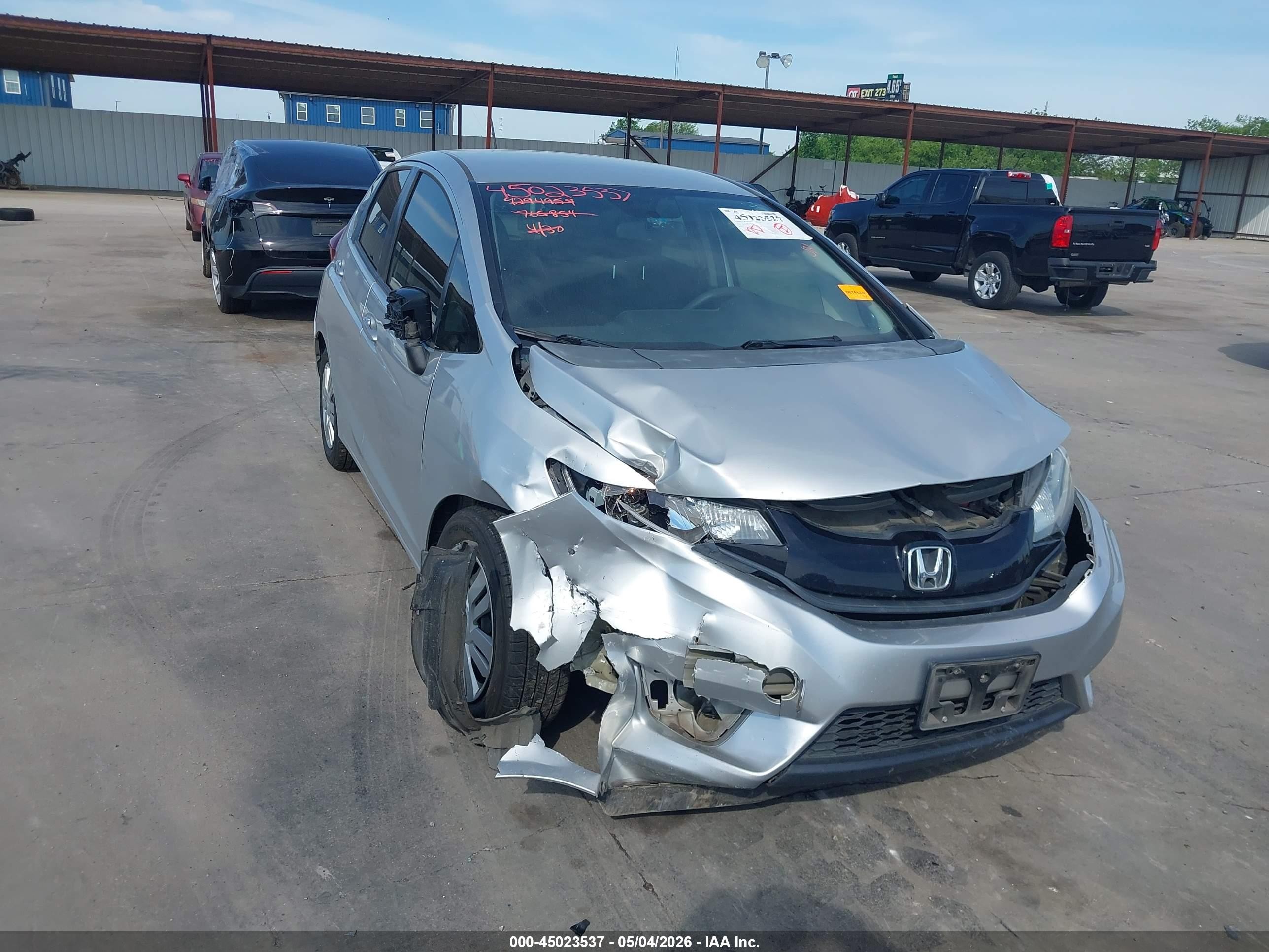 2015 Honda Fit Lx Серебряный vin: 3HGGK5H52FM765854
