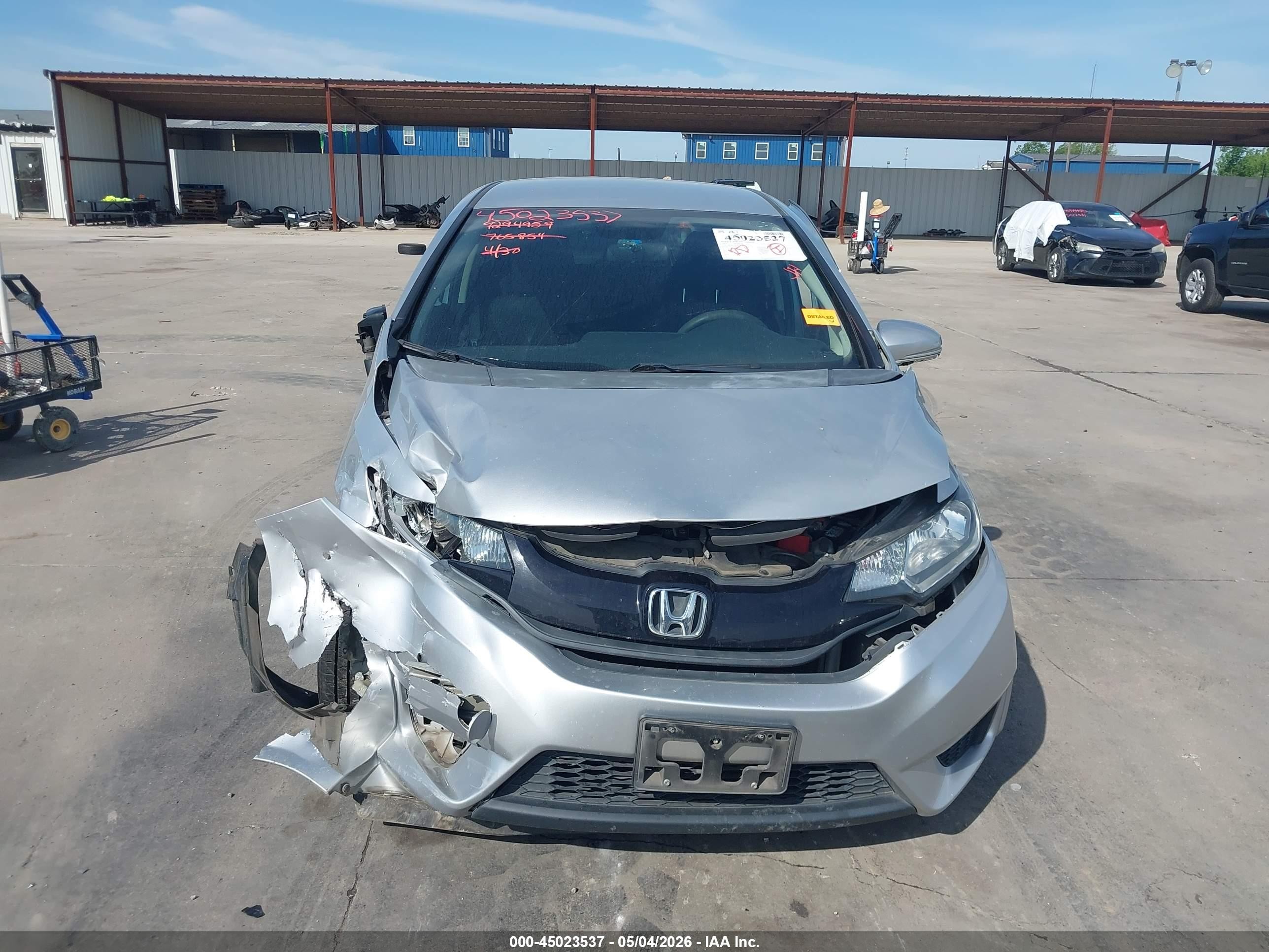 2015 Honda Fit Lx Серебряный vin: 3HGGK5H52FM765854