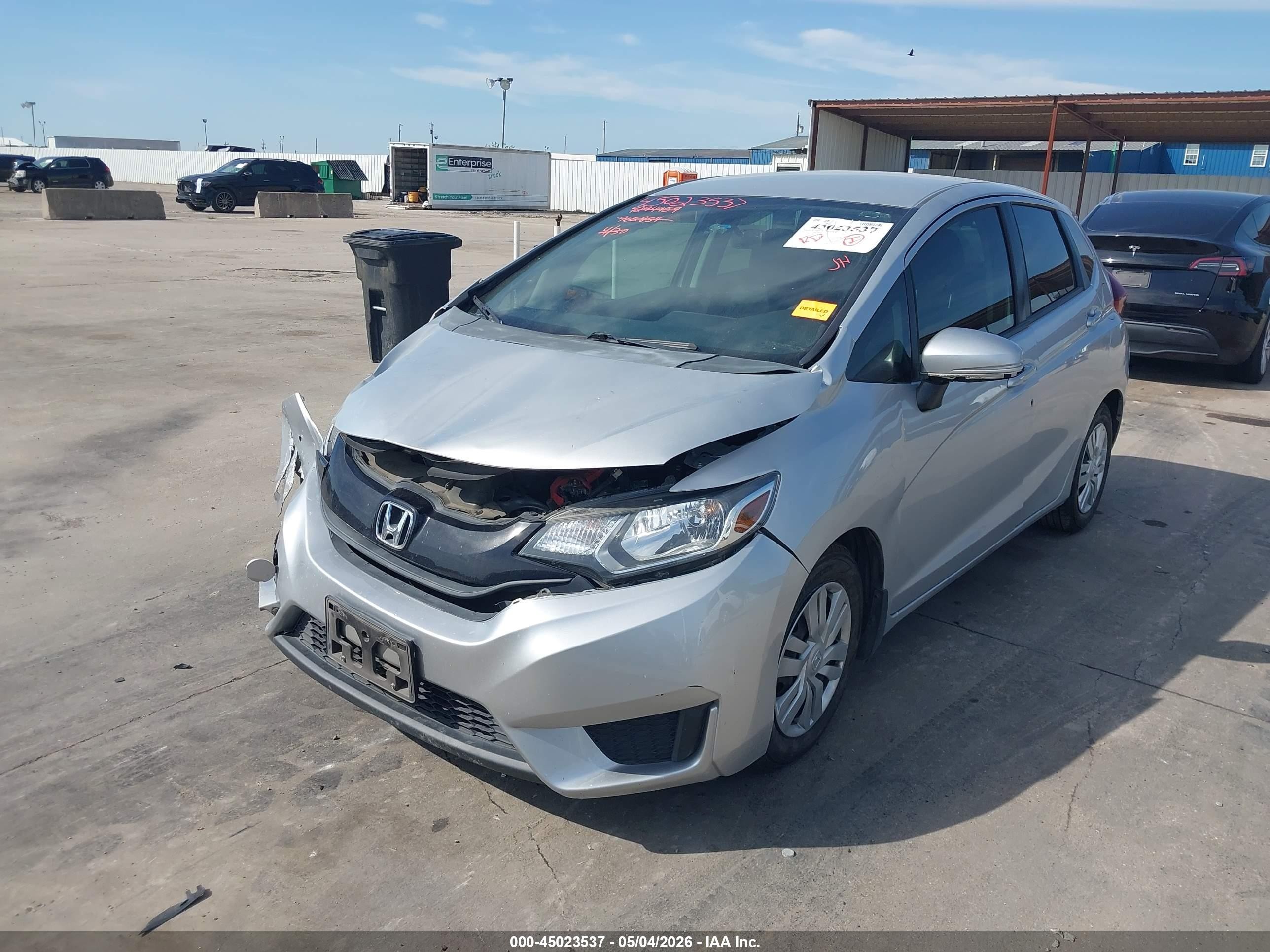 2015 Honda Fit Lx Серебряный vin: 3HGGK5H52FM765854
