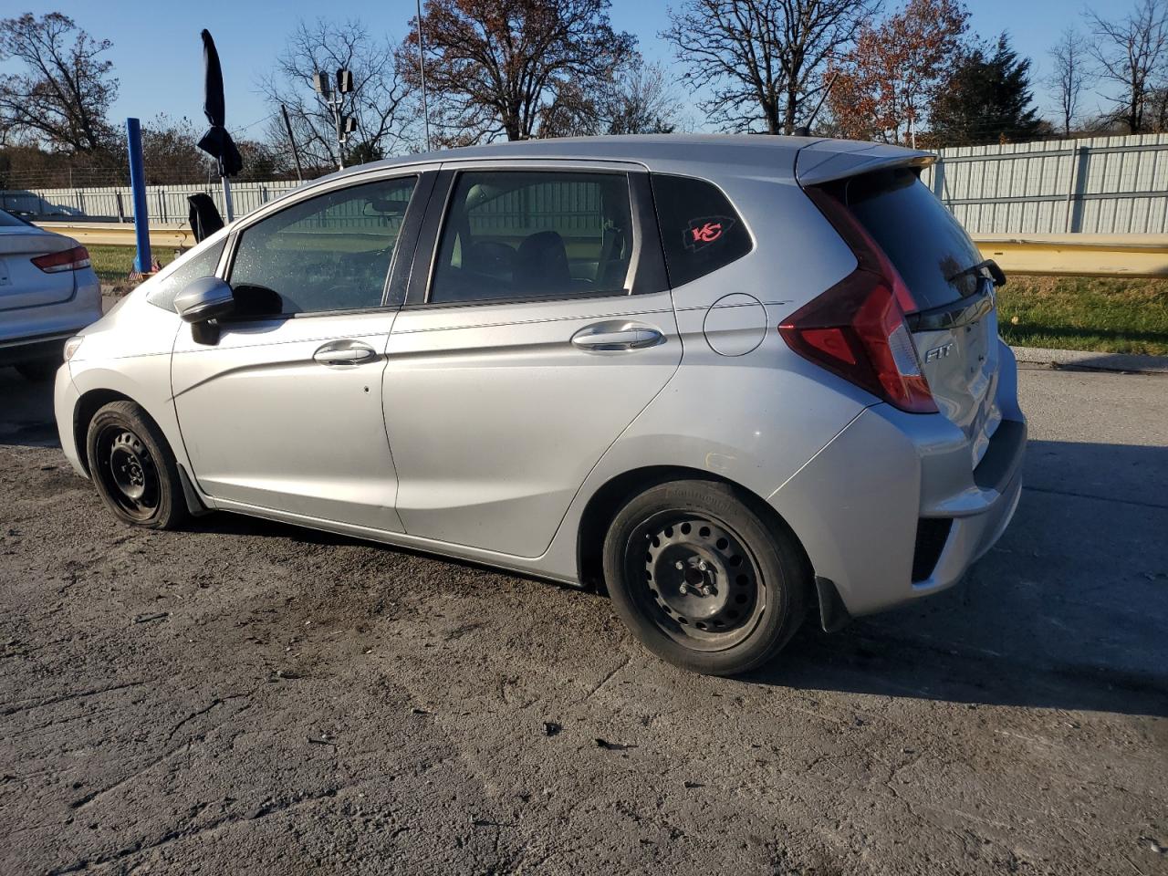 2015 Honda Fit Lx Silver vin: 3HGGK5H52FM768365