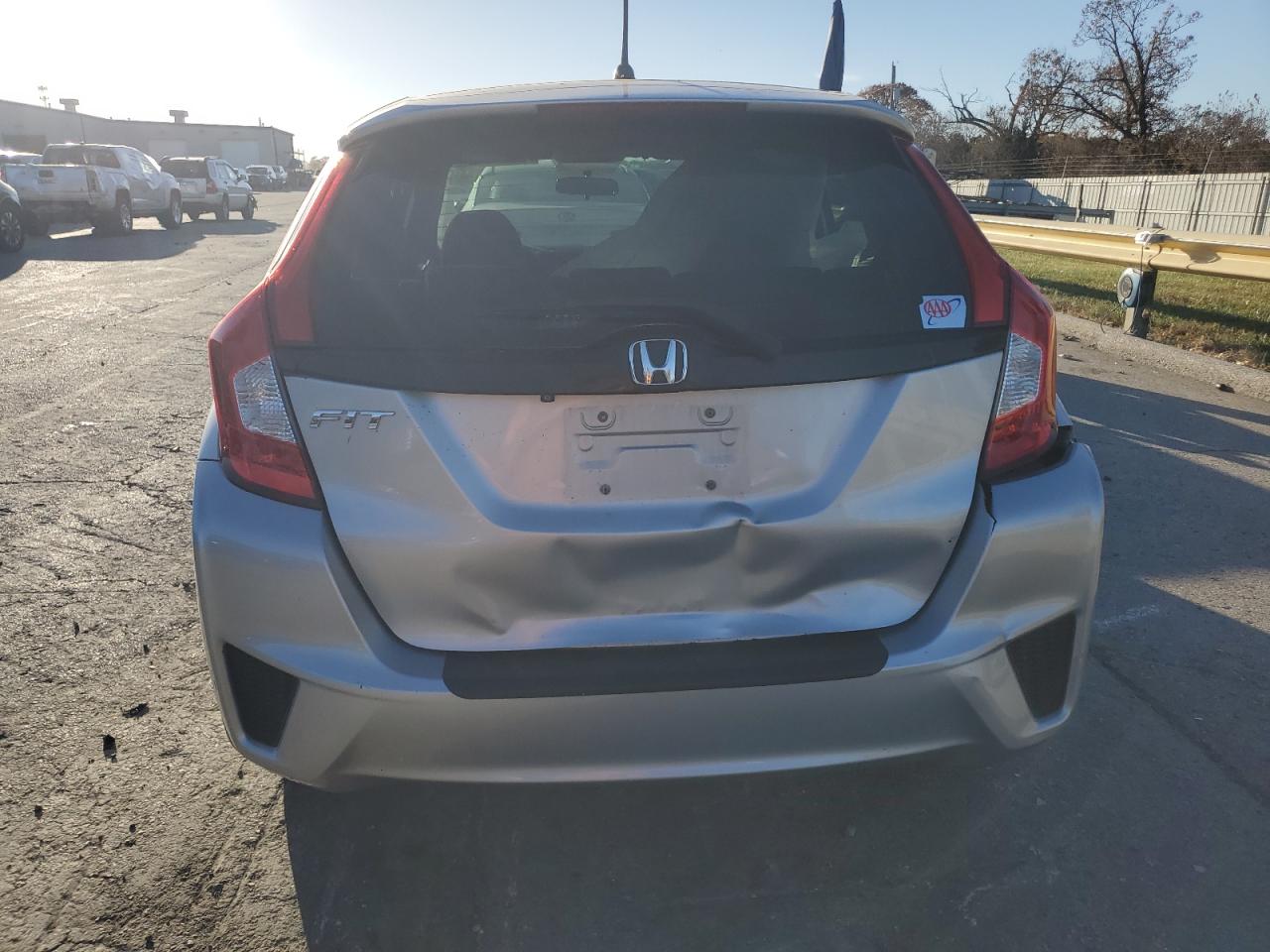 2015 Honda Fit Lx Silver vin: 3HGGK5H52FM768365