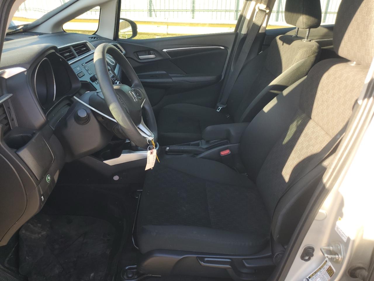 2015 Honda Fit Lx Silver vin: 3HGGK5H52FM768365