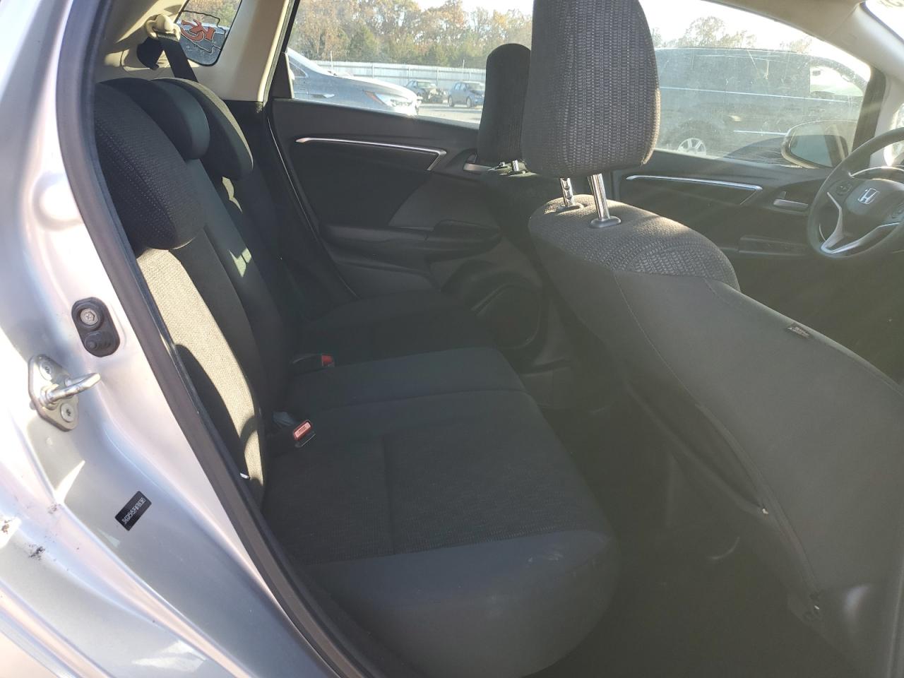 2015 Honda Fit Lx Silver vin: 3HGGK5H52FM768365