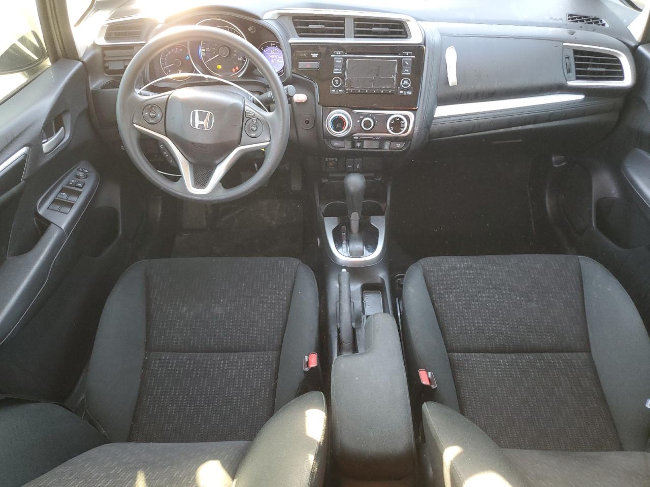2015 Honda Fit Lx Silver vin: 3HGGK5H52FM768365
