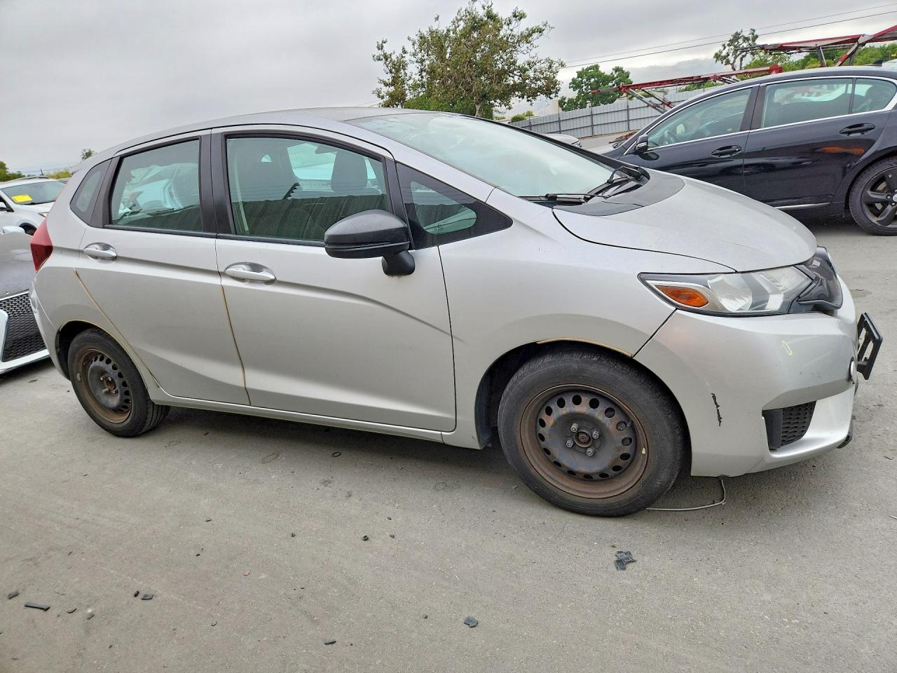 2015 Honda Fit Lx Silver vin: 3HGGK5H52FM786333