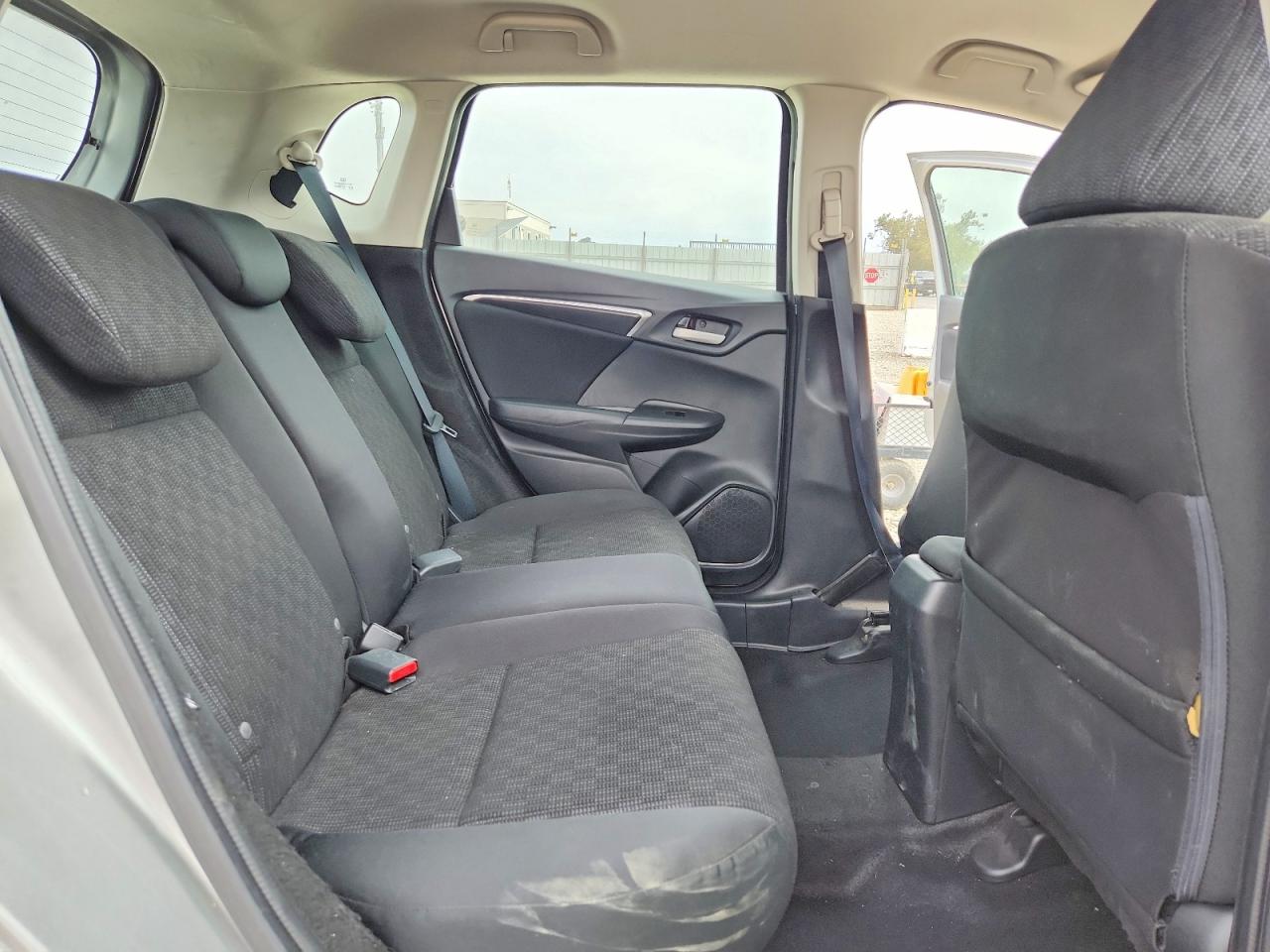 2015 Honda Fit Lx Silver vin: 3HGGK5H52FM786333