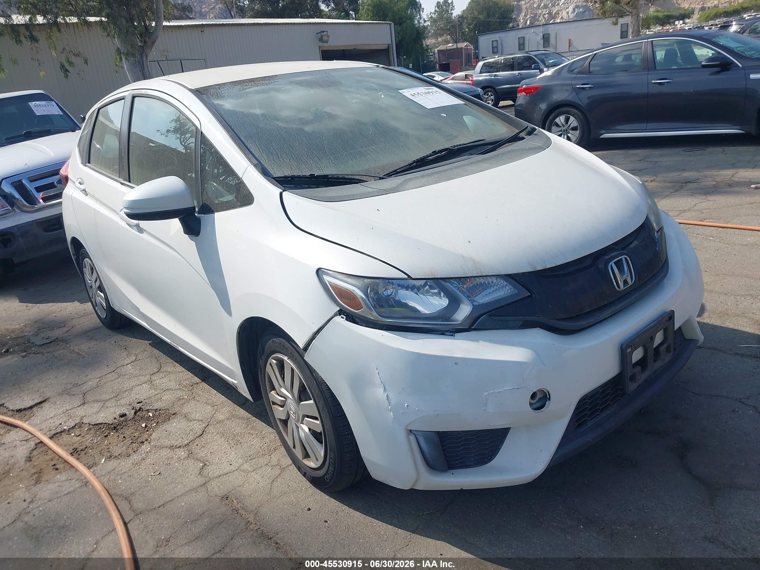 2015 Honda Fit Lx White vin: 3HGGK5H52FM786588