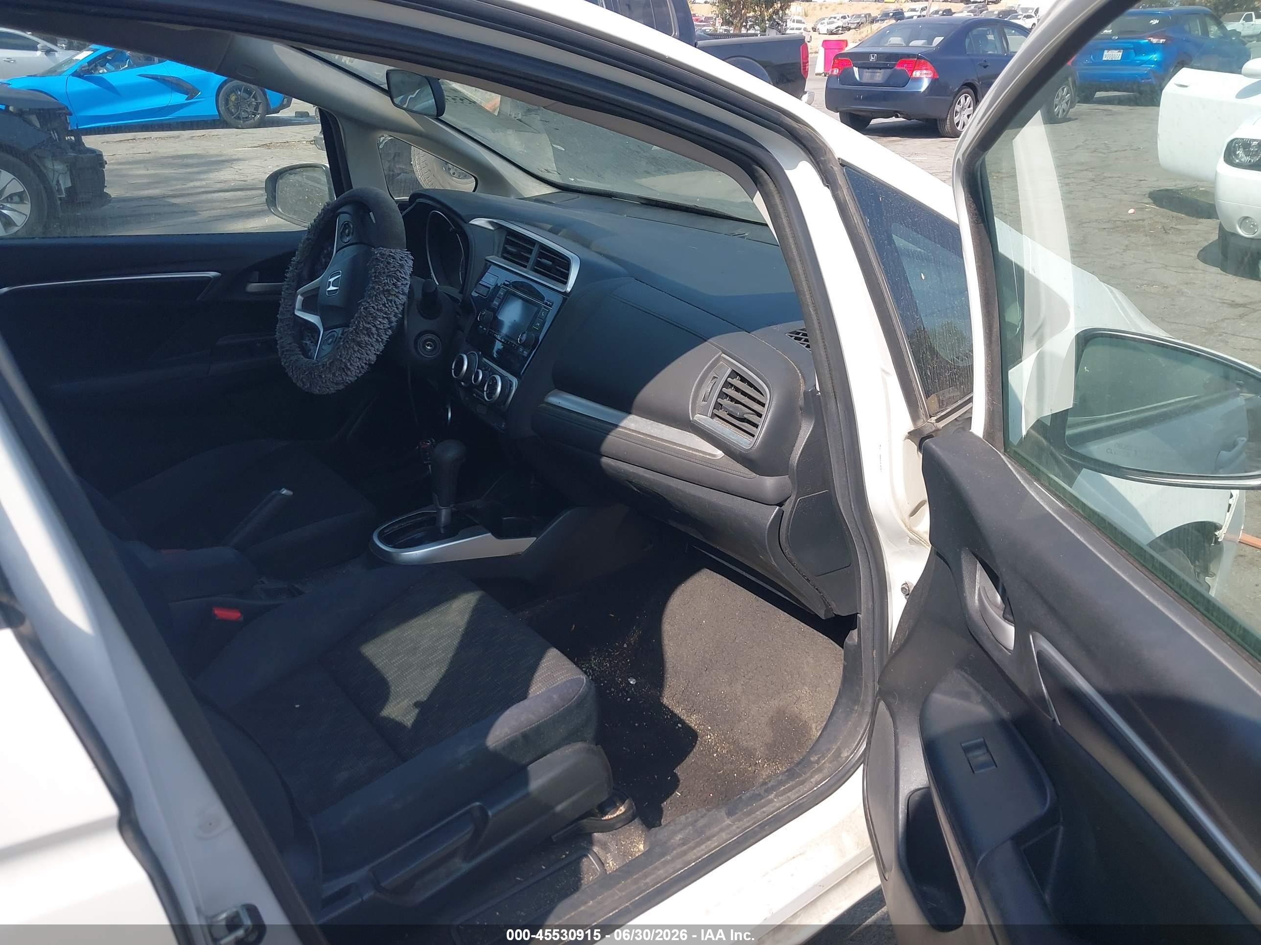 2015 Honda Fit Lx White vin: 3HGGK5H52FM786588