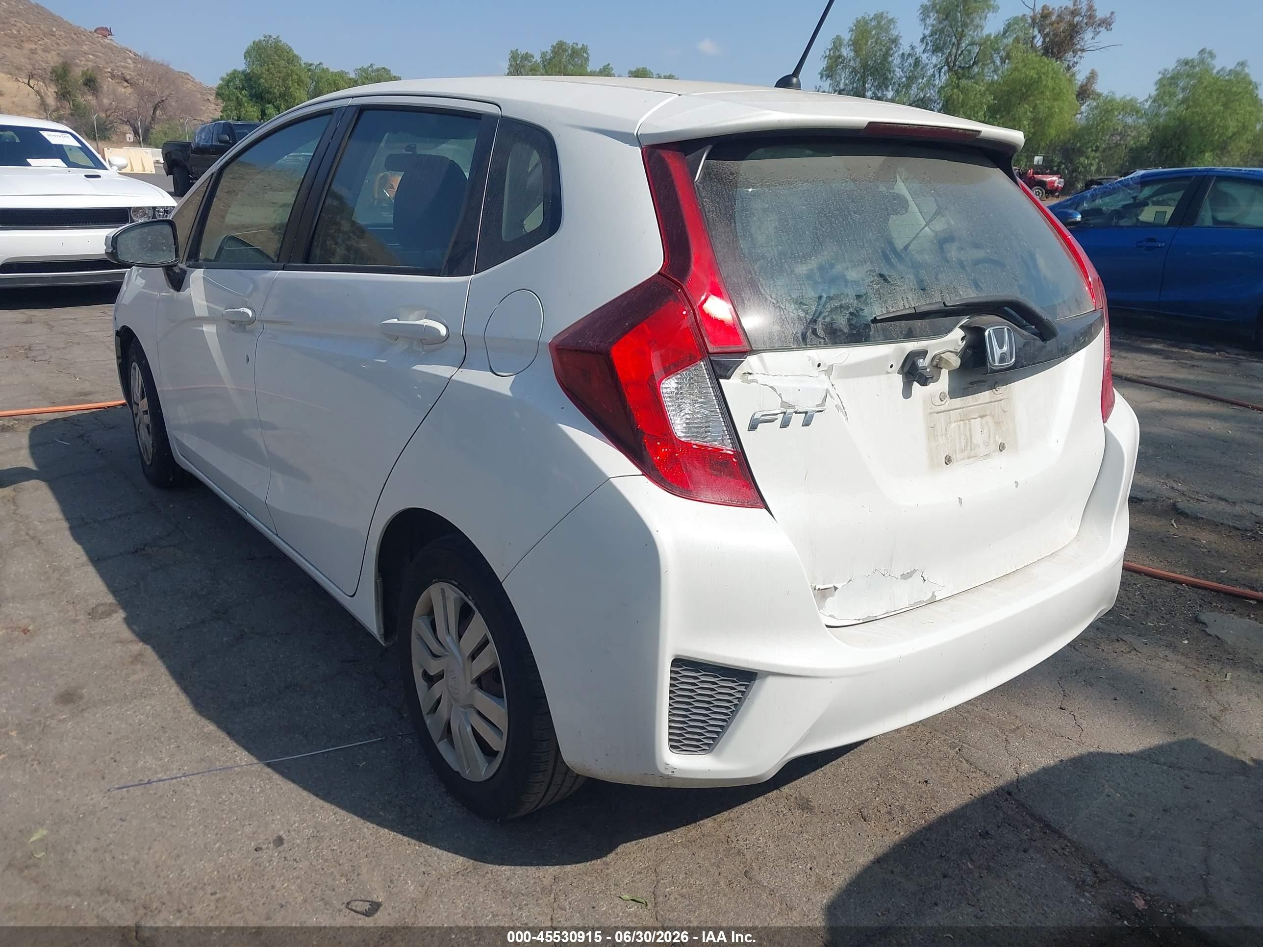 2015 Honda Fit Lx White vin: 3HGGK5H52FM786588