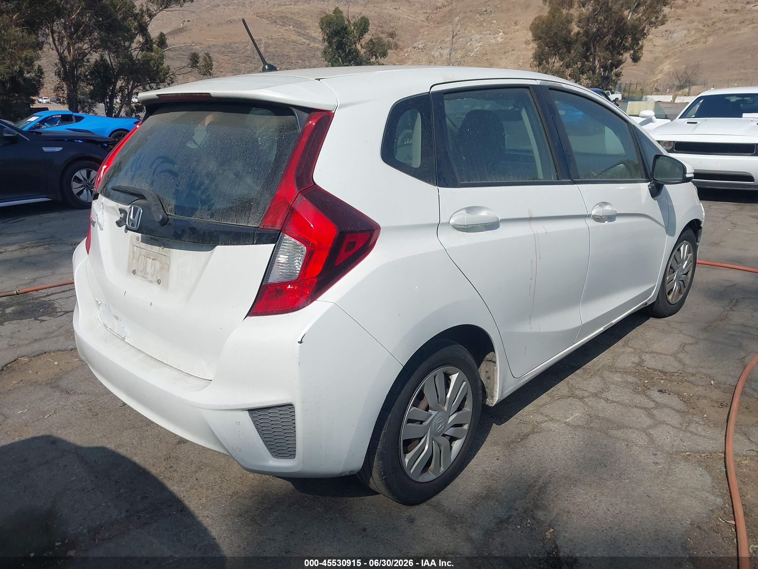 2015 Honda Fit Lx White vin: 3HGGK5H52FM786588