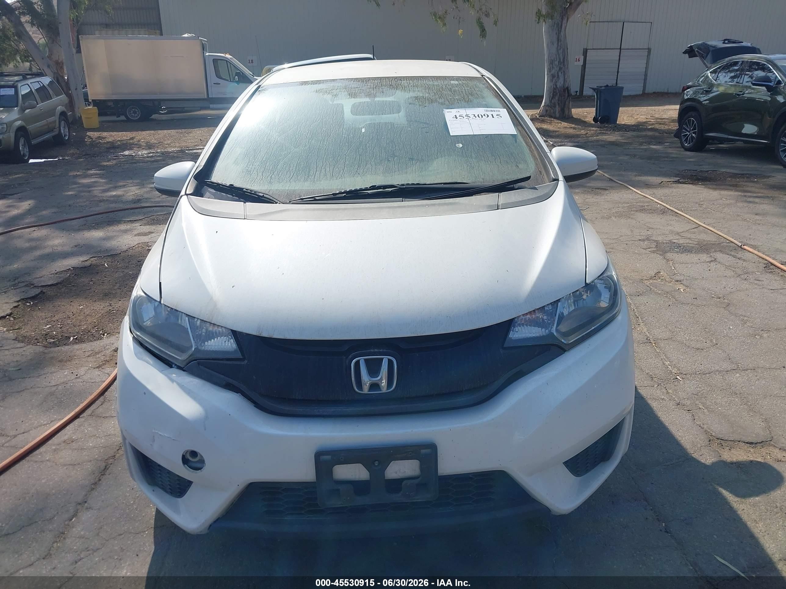 2015 Honda Fit Lx White vin: 3HGGK5H52FM786588