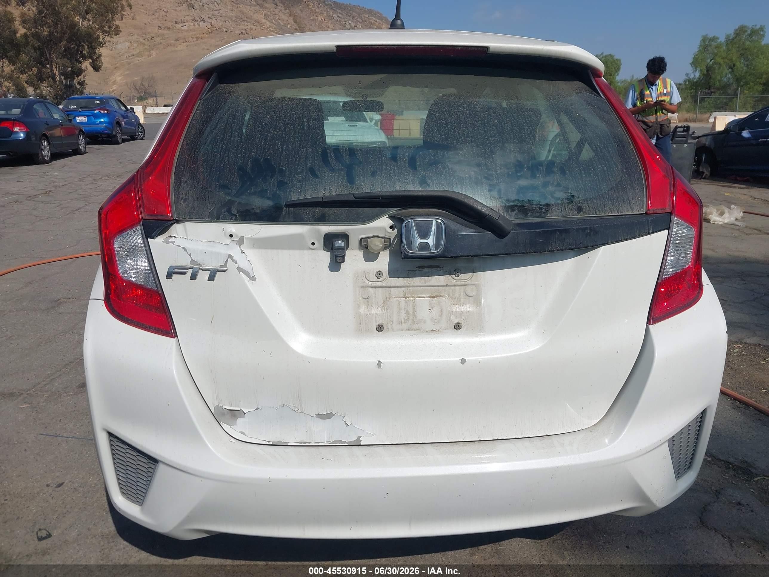 2015 Honda Fit Lx White vin: 3HGGK5H52FM786588