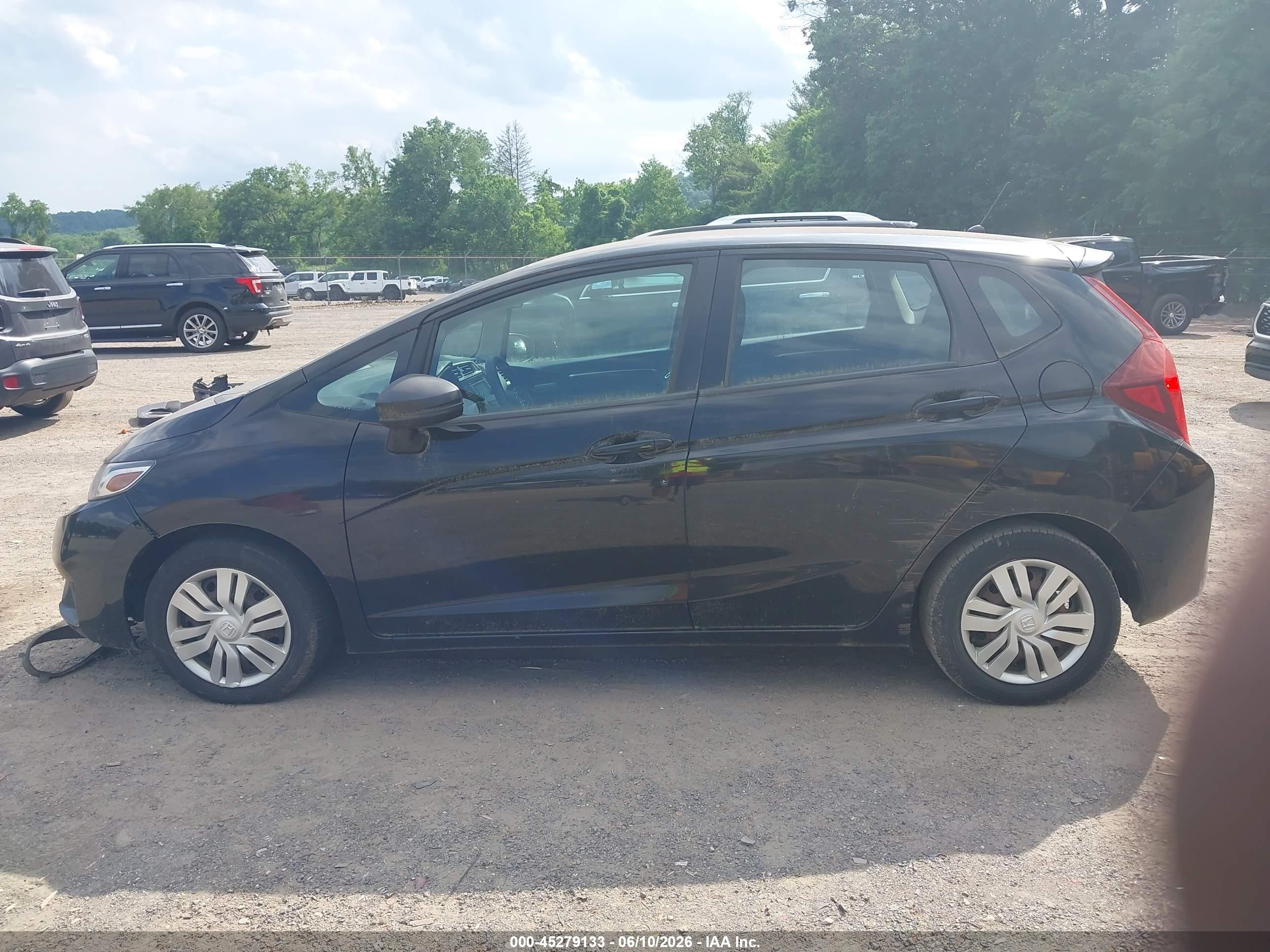 2015 Honda Fit Lx Черный vin: 3HGGK5H53FM744060