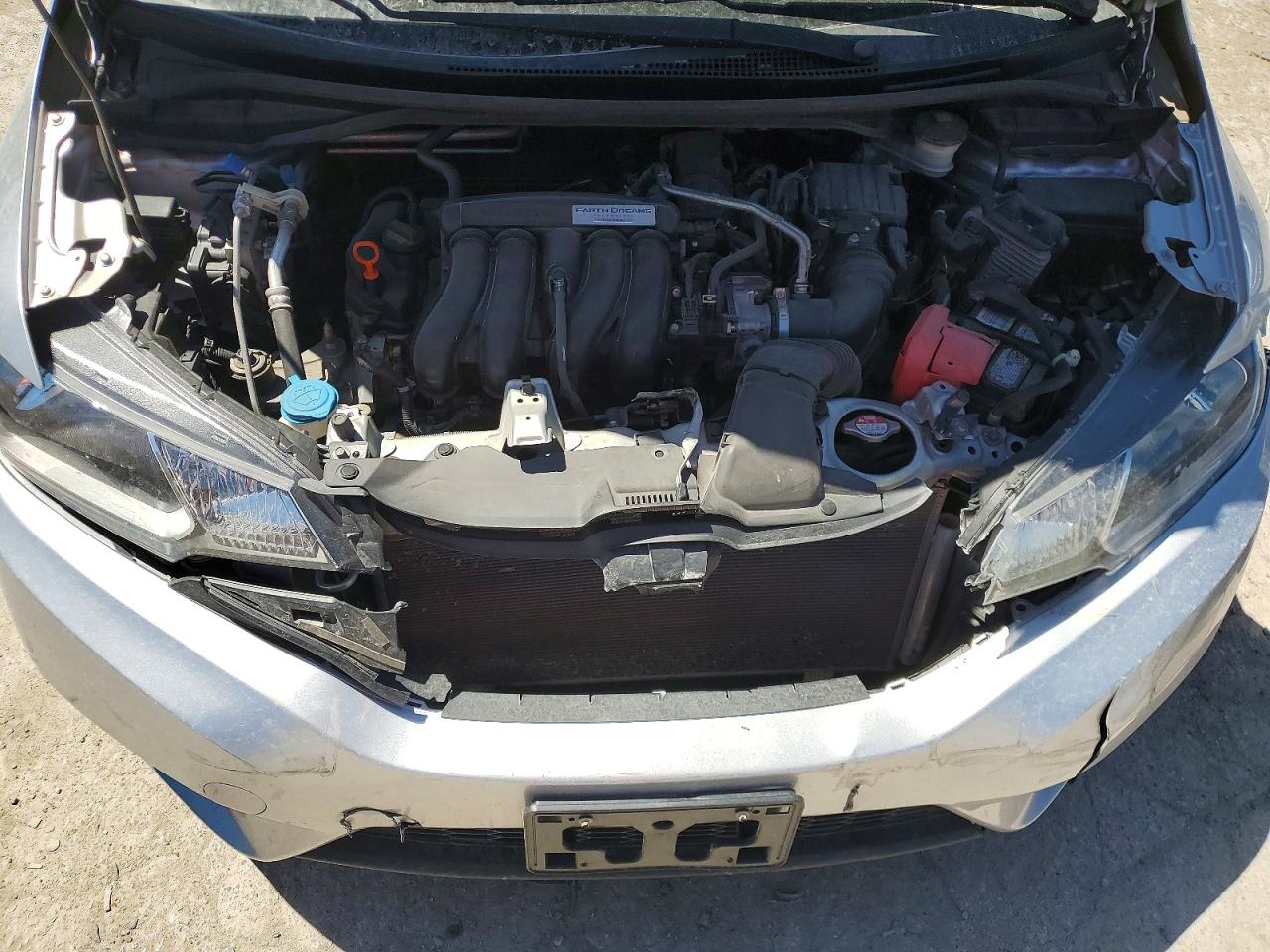 2015 Honda Fit Lx Silver vin: 3HGGK5H53FM764678
