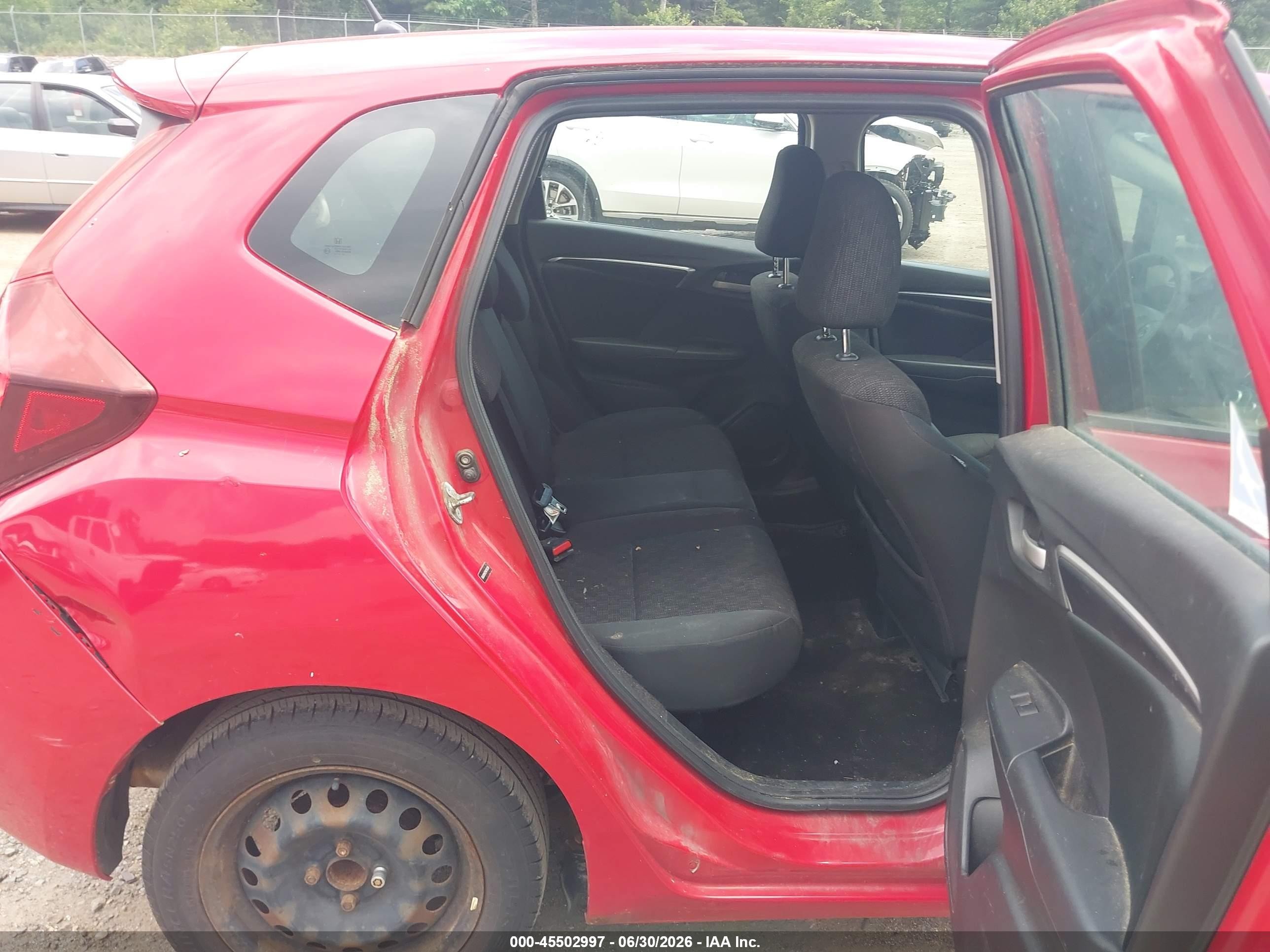 2015 Honda Fit Lx Red vin: 3HGGK5H53FM785384