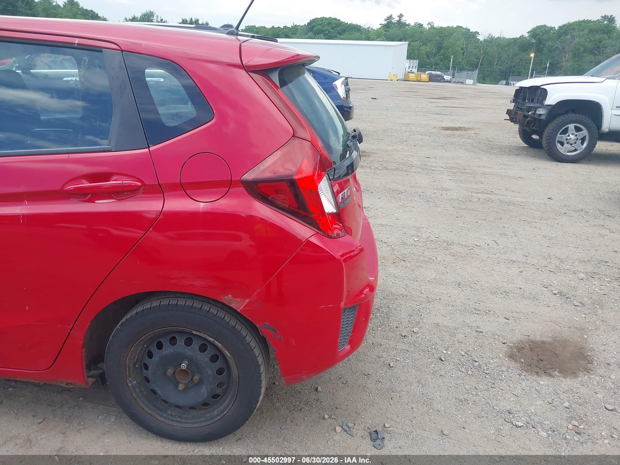 2015 Honda Fit Lx Red vin: 3HGGK5H53FM785384