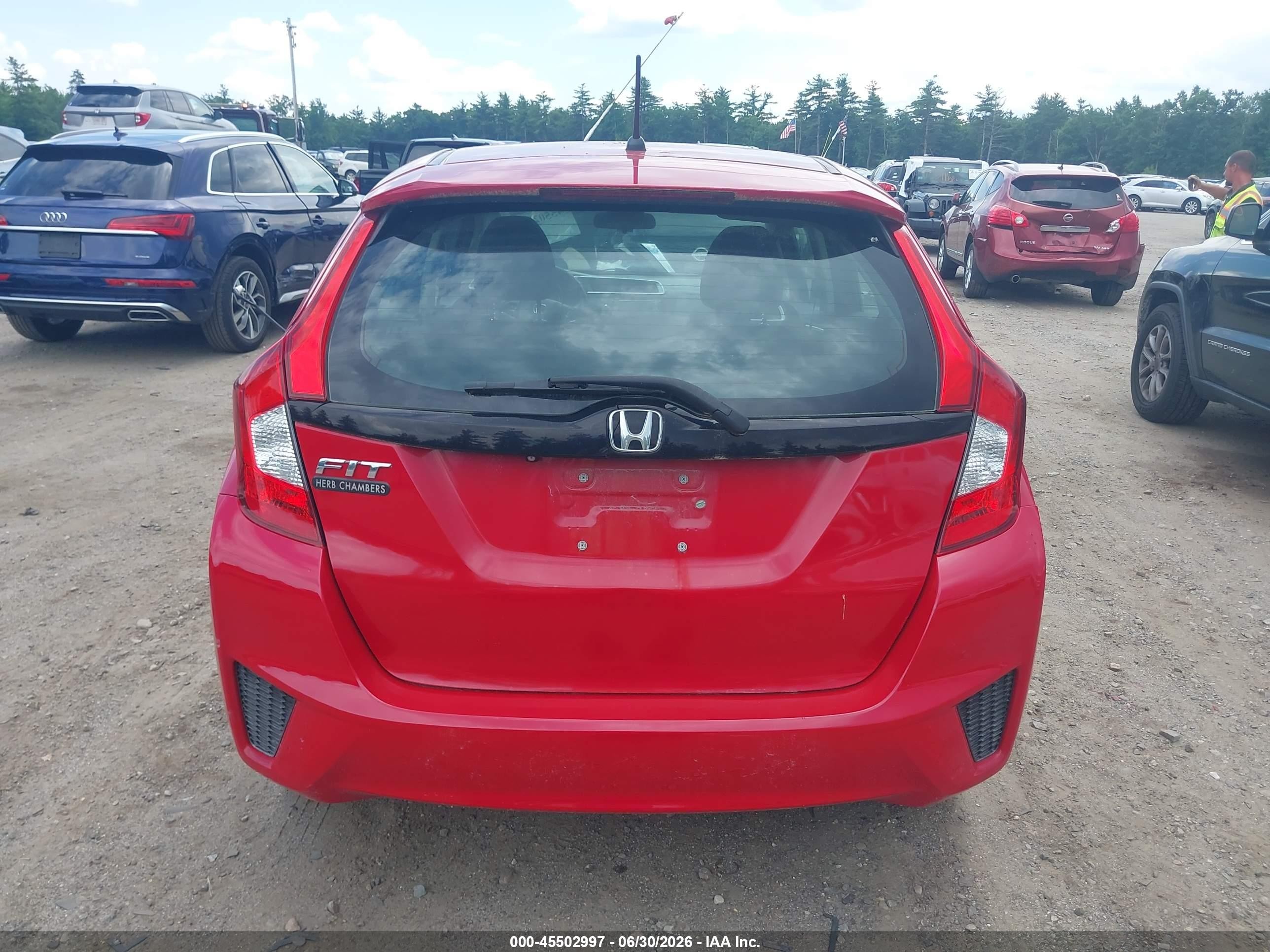 2015 Honda Fit Lx Red vin: 3HGGK5H53FM785384