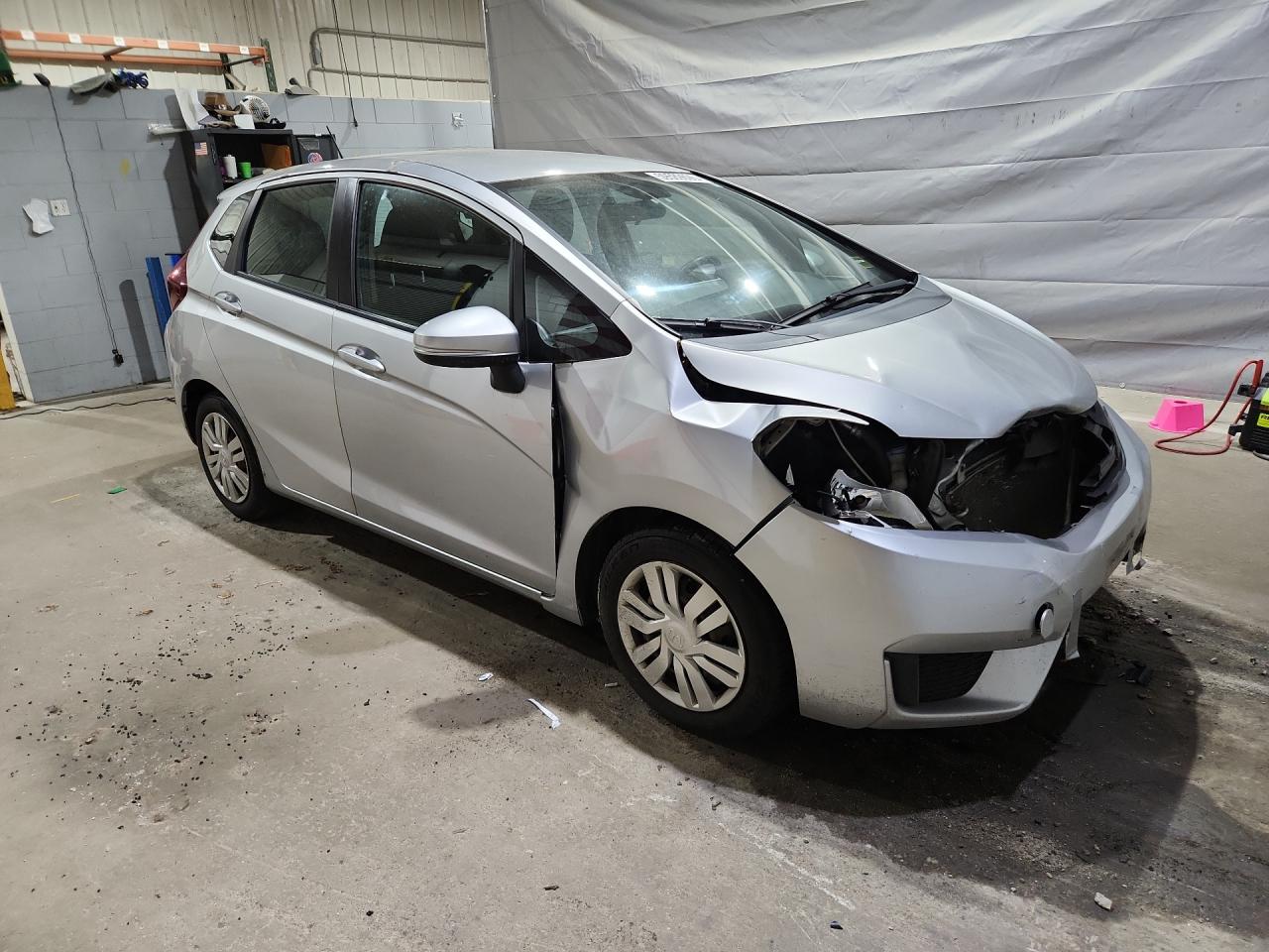 2015 Honda Fit Lx Silver vin: 3HGGK5H54FM710662