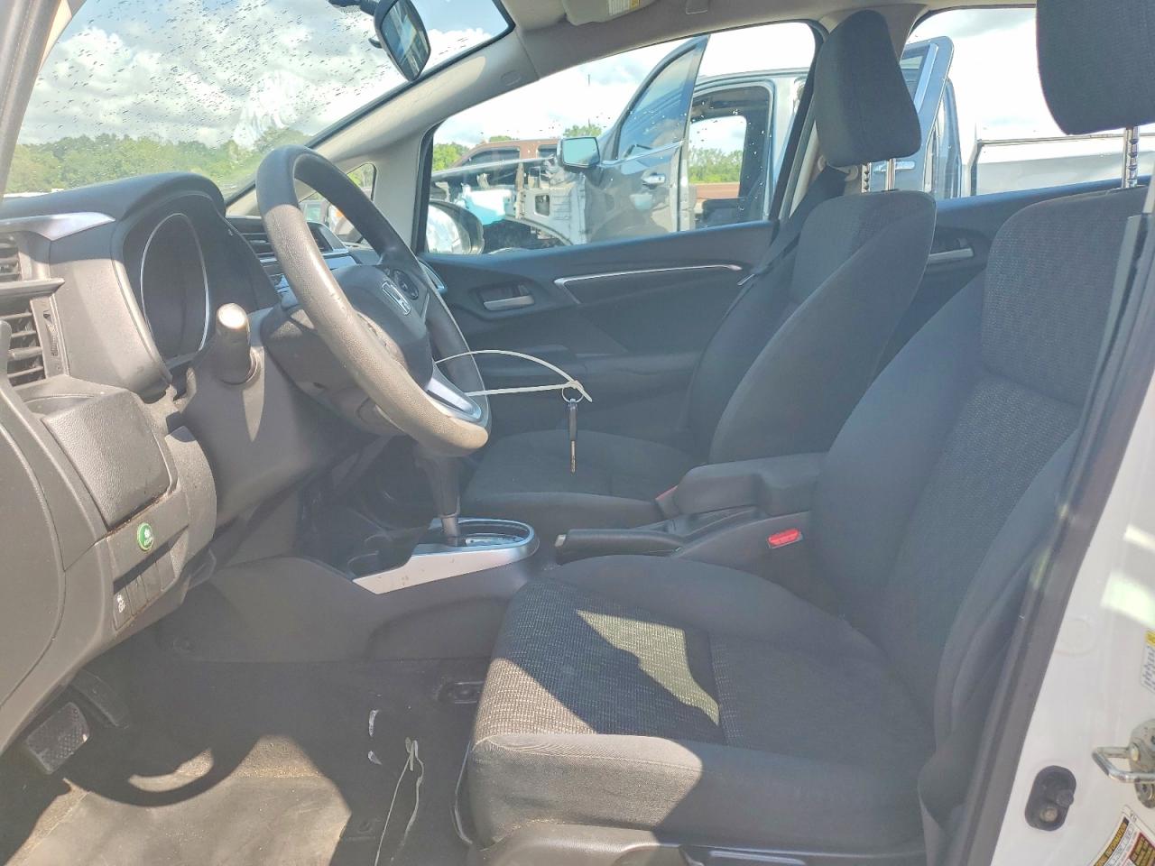 2015 Honda Fit Lx White vin: 3HGGK5H54FM721984