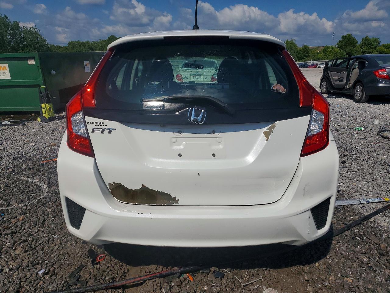2015 Honda Fit Lx White vin: 3HGGK5H54FM721984