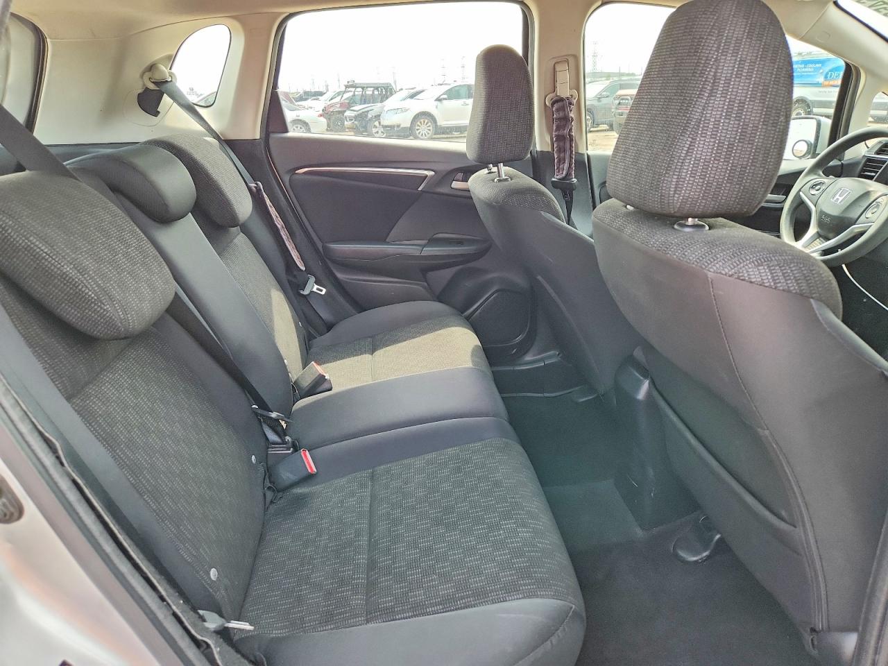 2015 Honda Fit Lx Silver vin: 3HGGK5H54FM738588