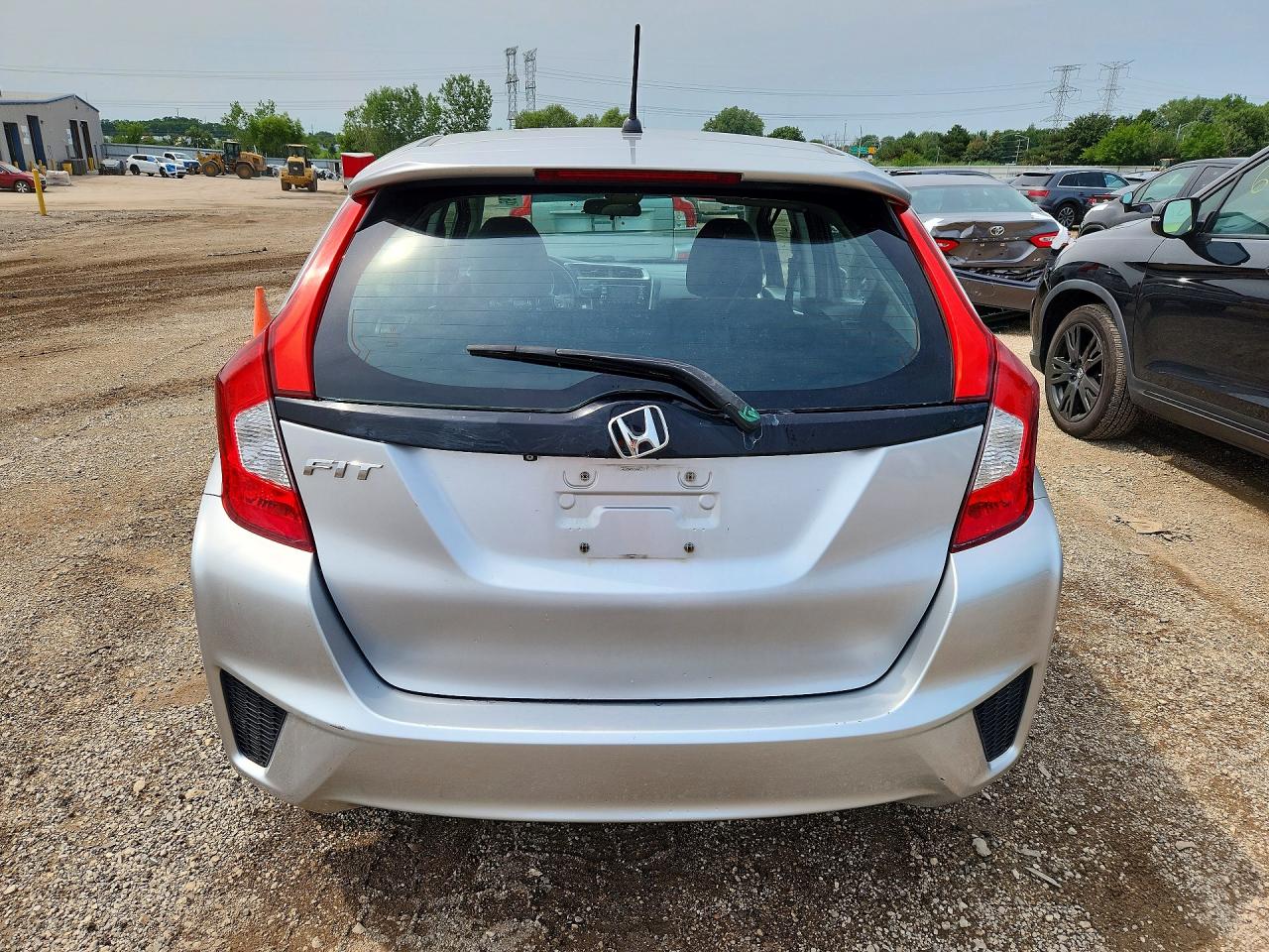 2015 Honda Fit Lx Silver vin: 3HGGK5H54FM738588