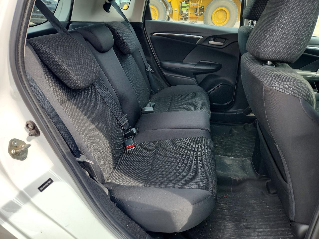 2015 Honda Fit Lx White vin: 3HGGK5H54FM743497